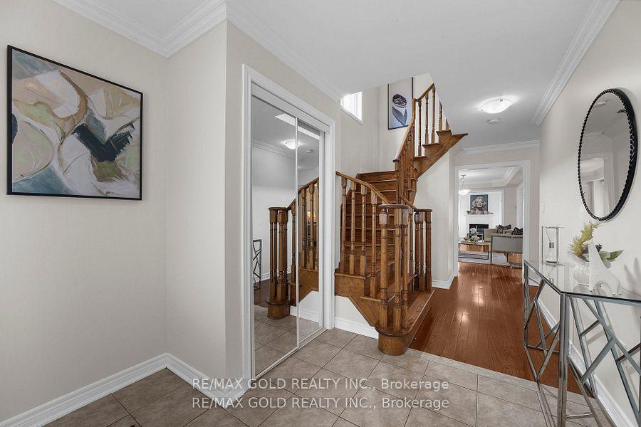 Photo 2 of 157 Black Maple Crescent, Vaughan, Patterson — HOMEH