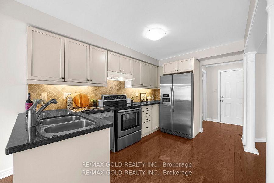 Photo 10 of 157 Black Maple Crescent, Vaughan, Patterson — HOMEH