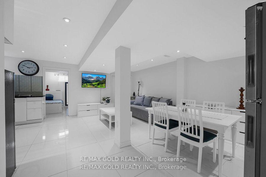 Photo 32 of 157 Black Maple Crescent, Vaughan, Patterson — HOMEH