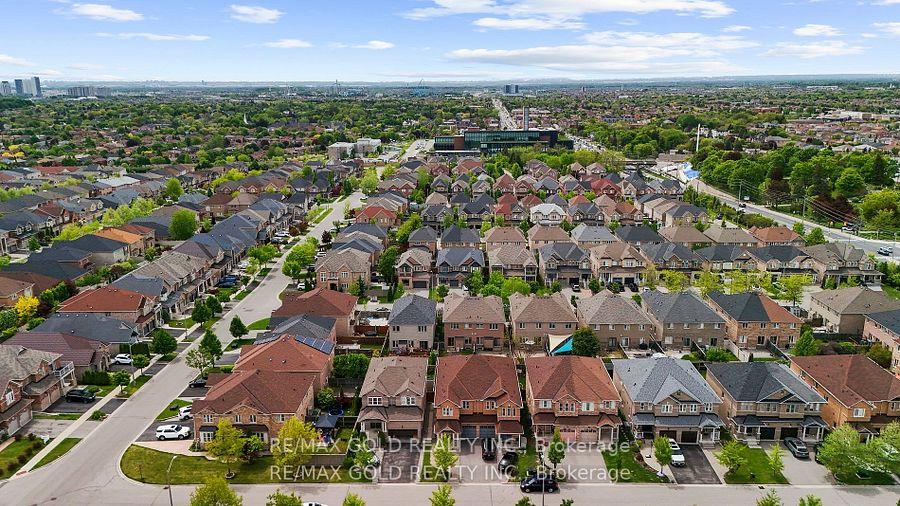 Photo 42 of 157 Black Maple Crescent, Vaughan, Patterson — HOMEH