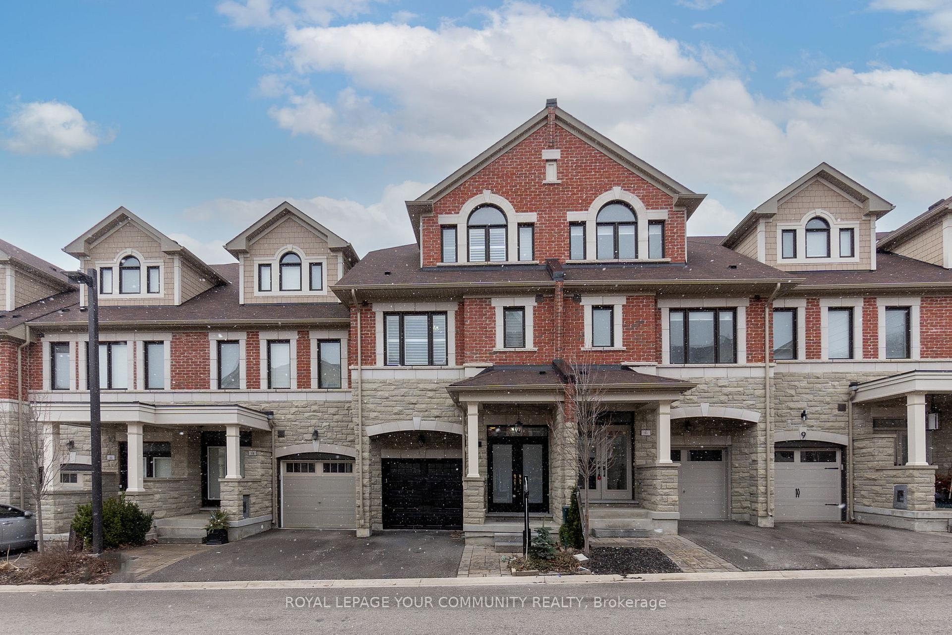 Front of 15 Hiawatha Court