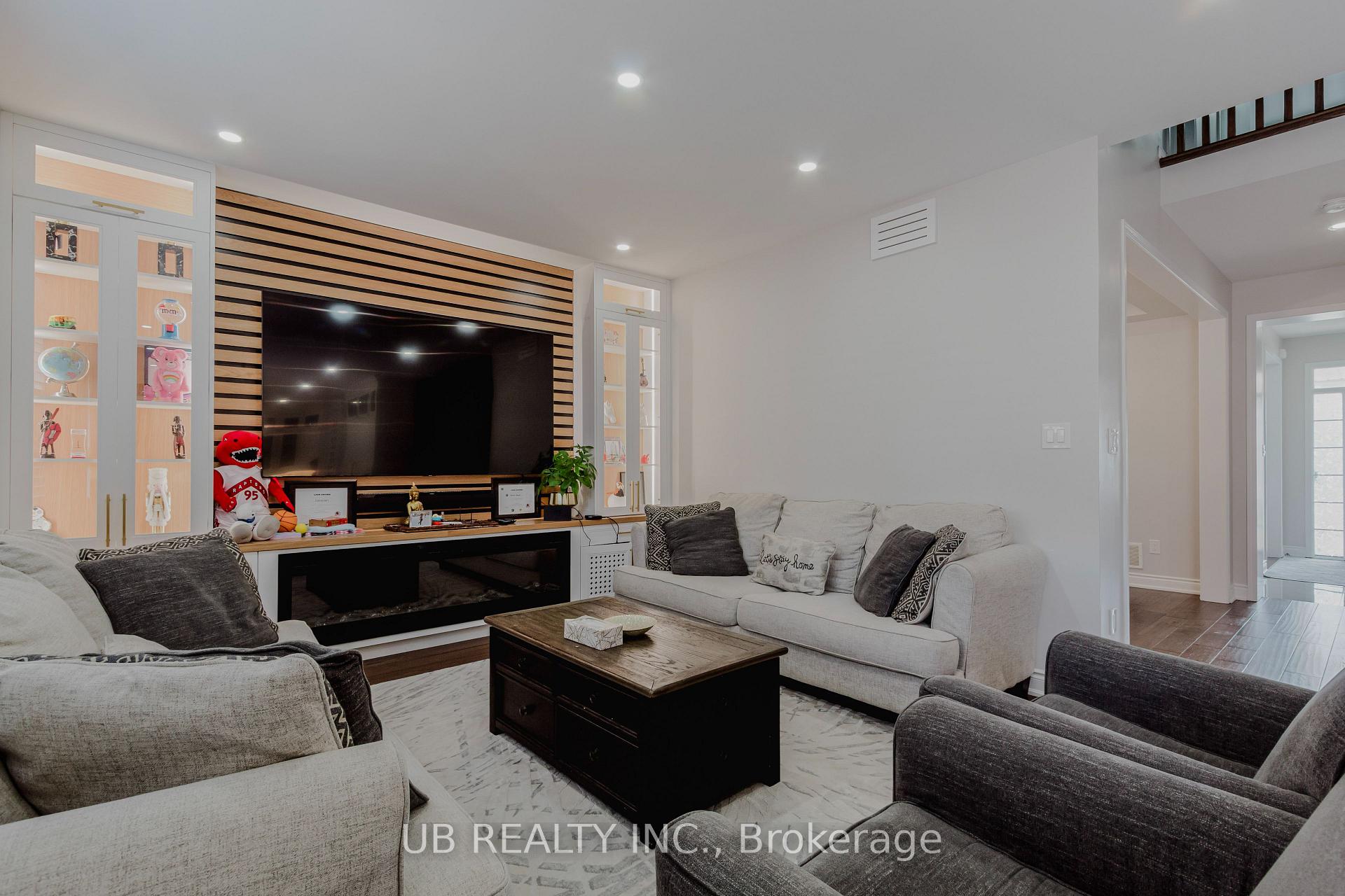 Photo 4 of 8 Menzies Street, Hamilton, Binbrook — HOMEH