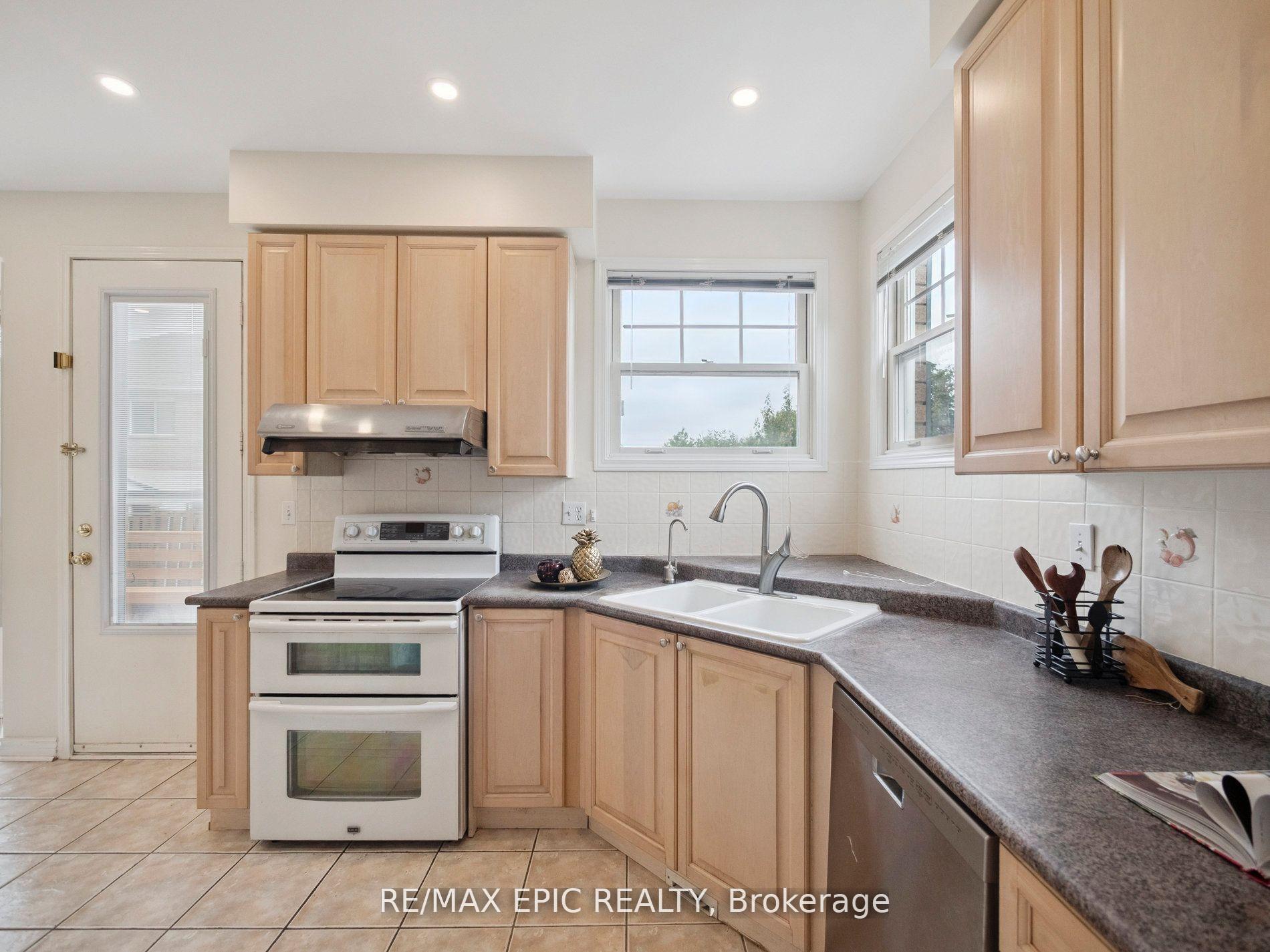 Photo 16 of 85 Majestic Drive, Markham, Berczy — HOMEH
