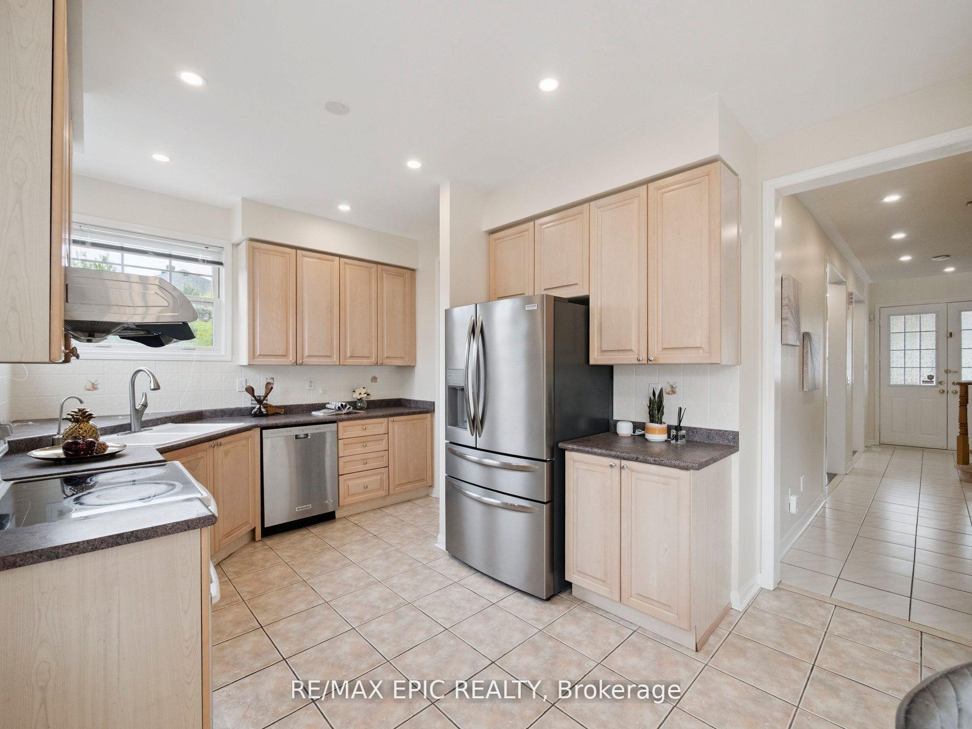 Photo 6 of 85 Majestic Drive, Markham, Berczy — HOMEH