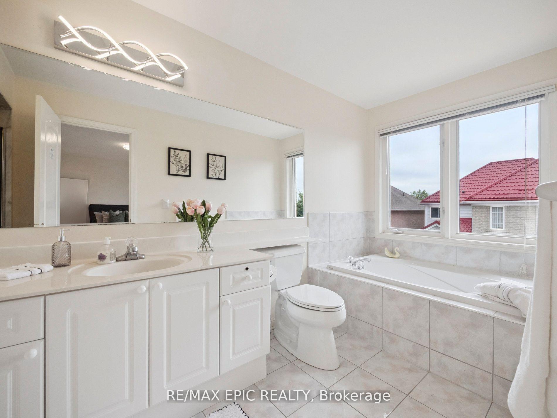 Photo 15 of 85 Majestic Drive, Markham, Berczy — HOMEH
