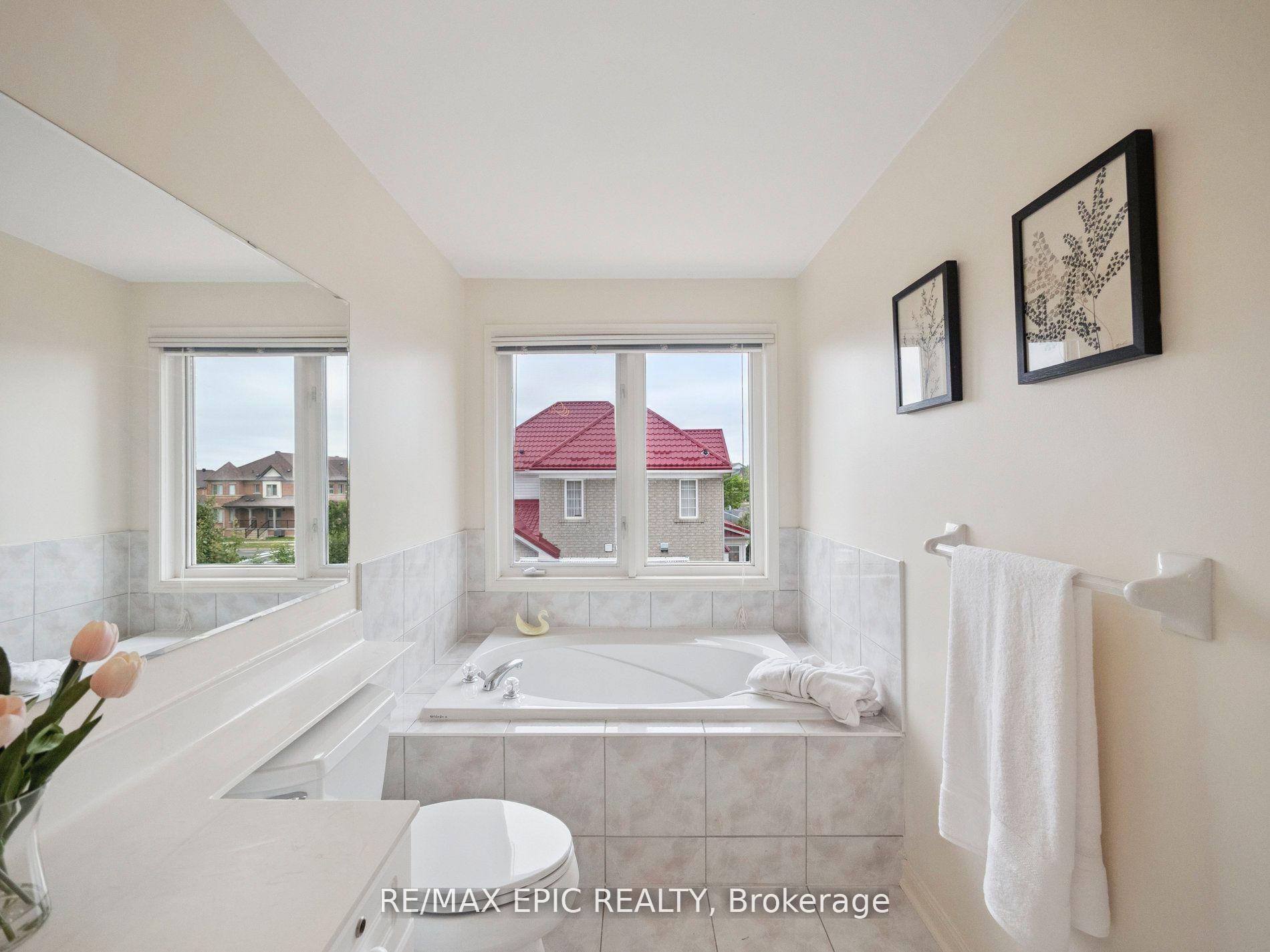 Photo 14 of 85 Majestic Drive, Markham, Berczy — HOMEH