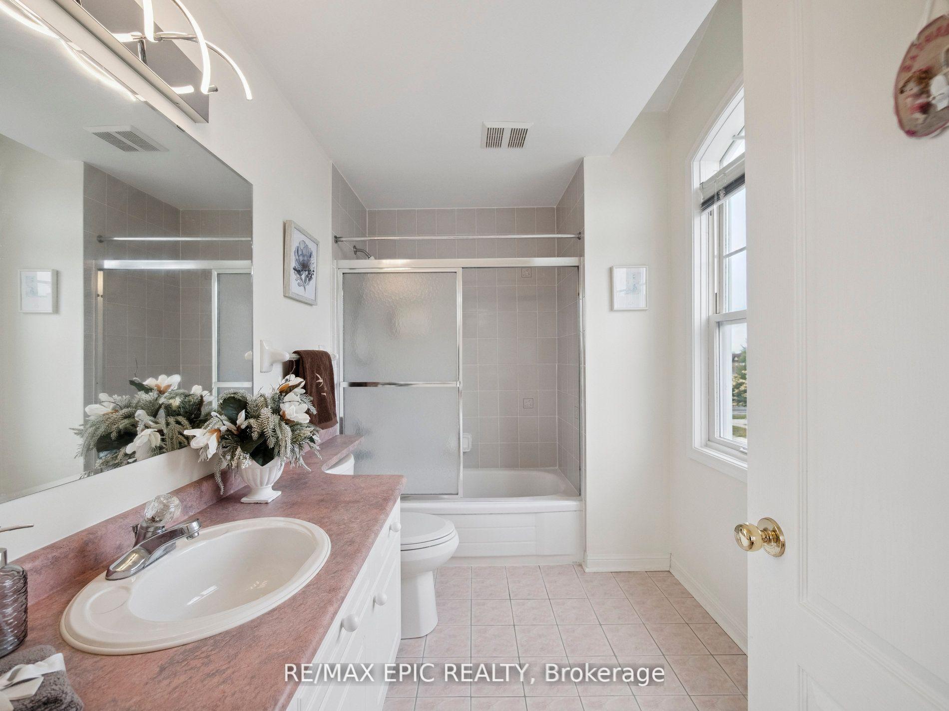 Photo 13 of 85 Majestic Drive, Markham, Berczy — HOMEH