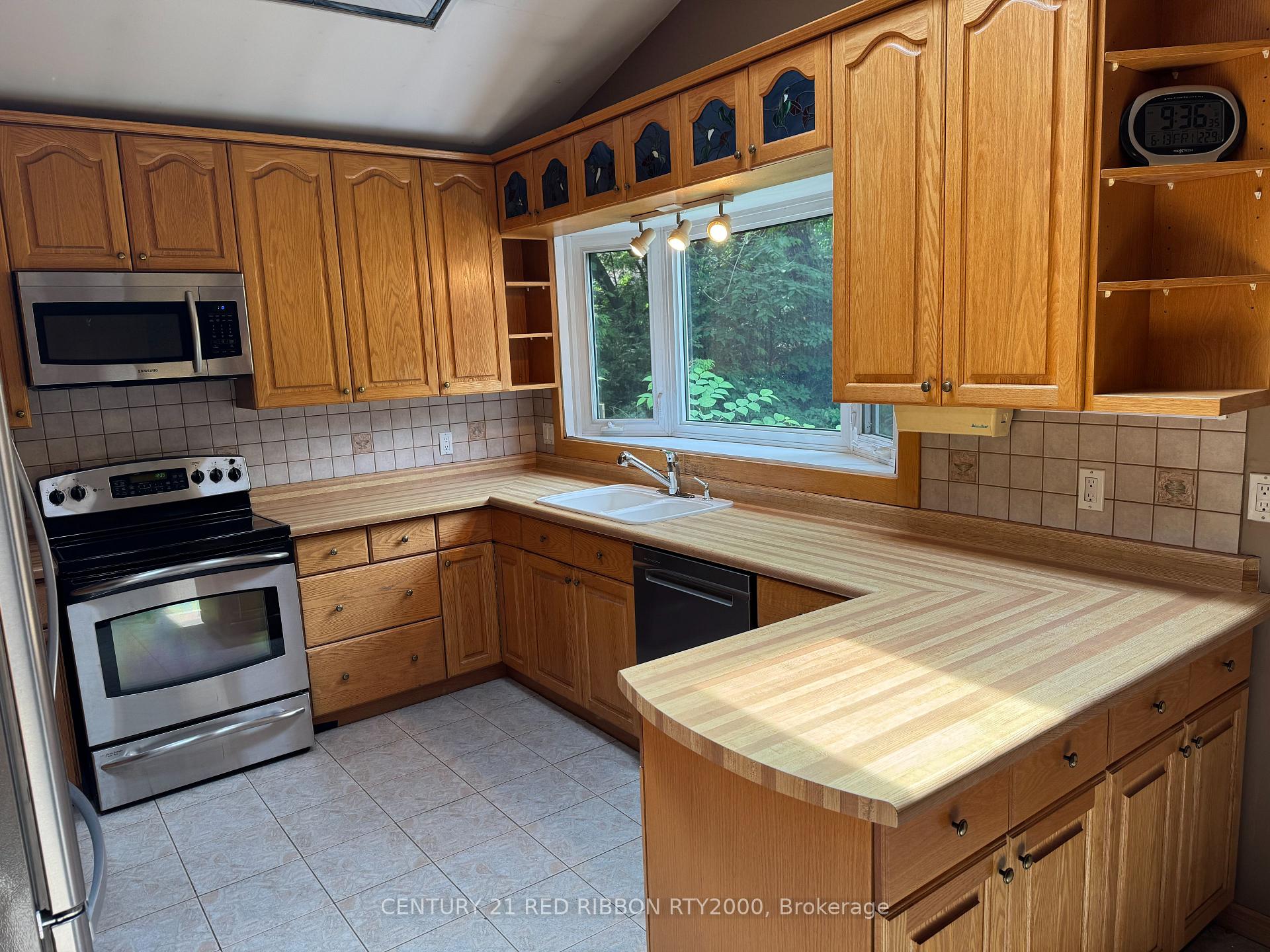 Photo 2 of 22221 Gibson Road, Strathroy-Caradoc, Mount Brydges — HOMEH