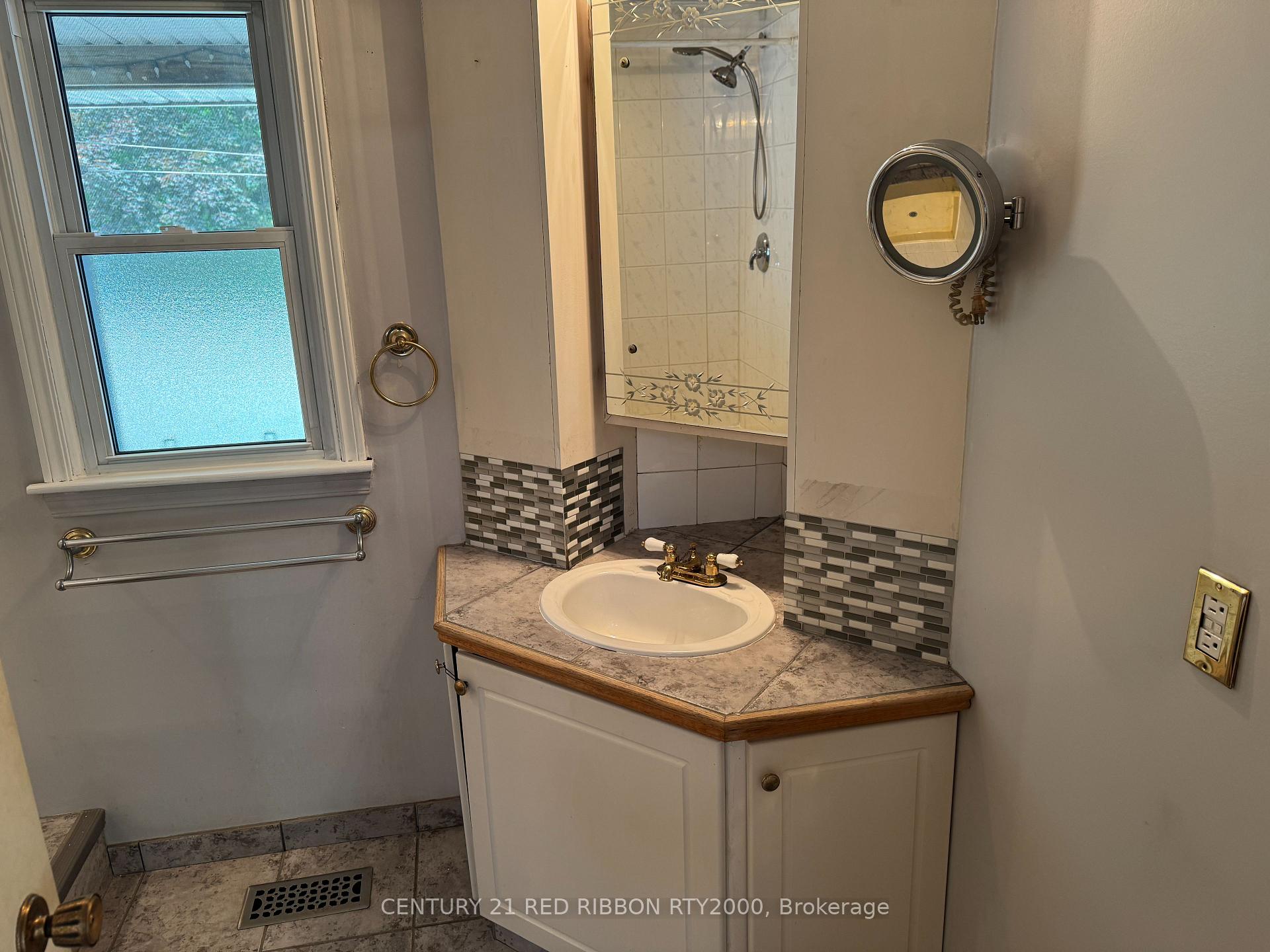 Photo 10 of 22221 Gibson Road, Strathroy-Caradoc, Mount Brydges — HOMEH