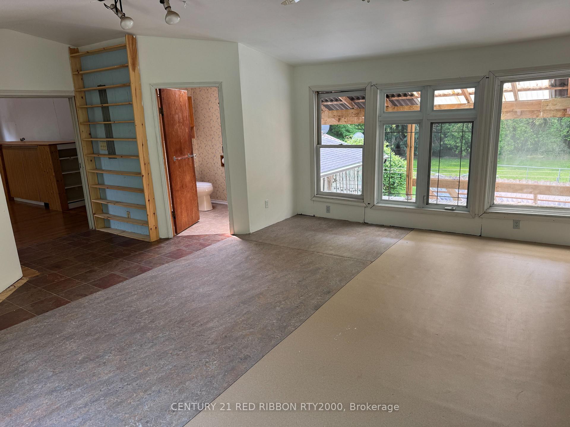 Photo 3 of 22221 Gibson Road, Strathroy-Caradoc, Mount Brydges — HOMEH