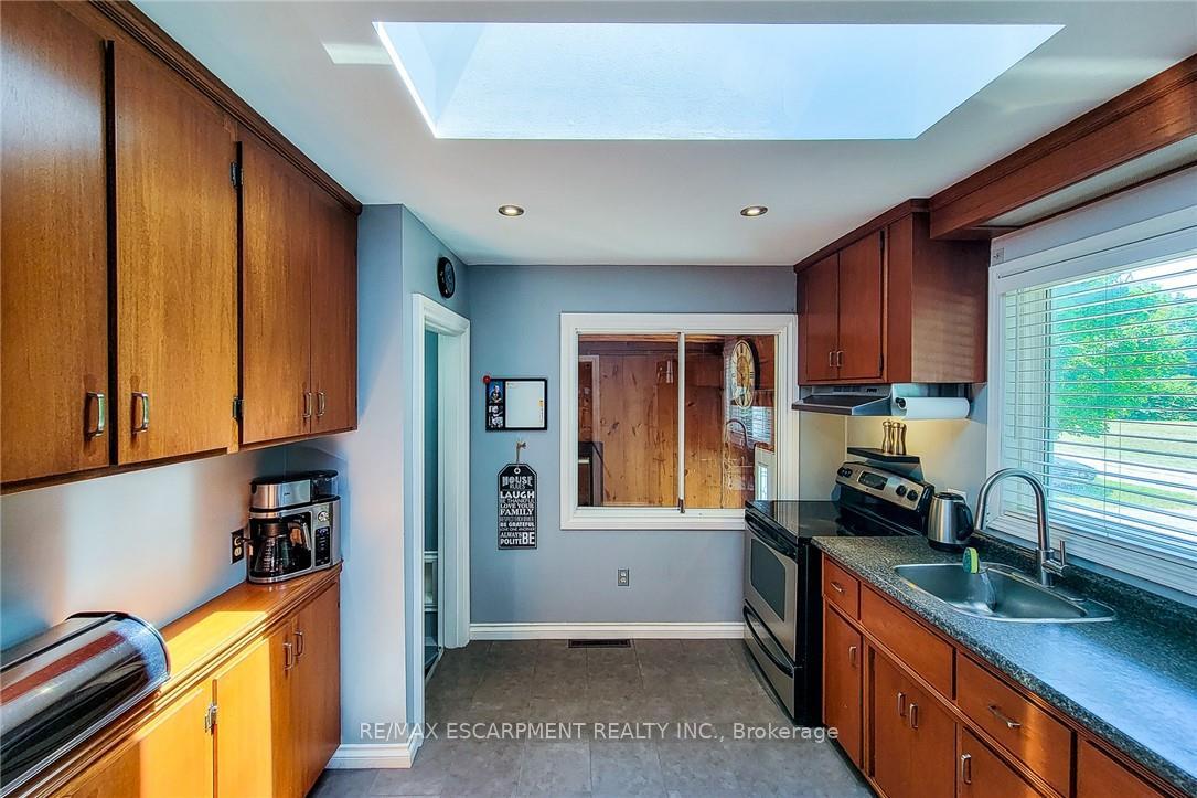 Photo 6 of 10 Lincoln Avenue, Grimsby, Grimsby West — HOMEH