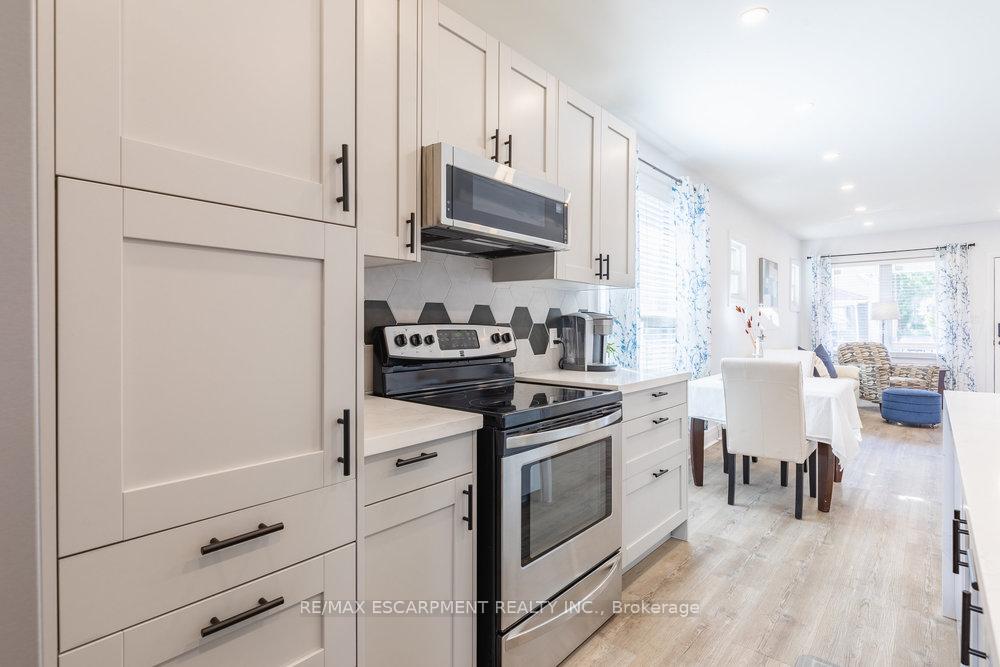Photo 11 of 132 London Street N, Hamilton, Crown Point — HOMEH