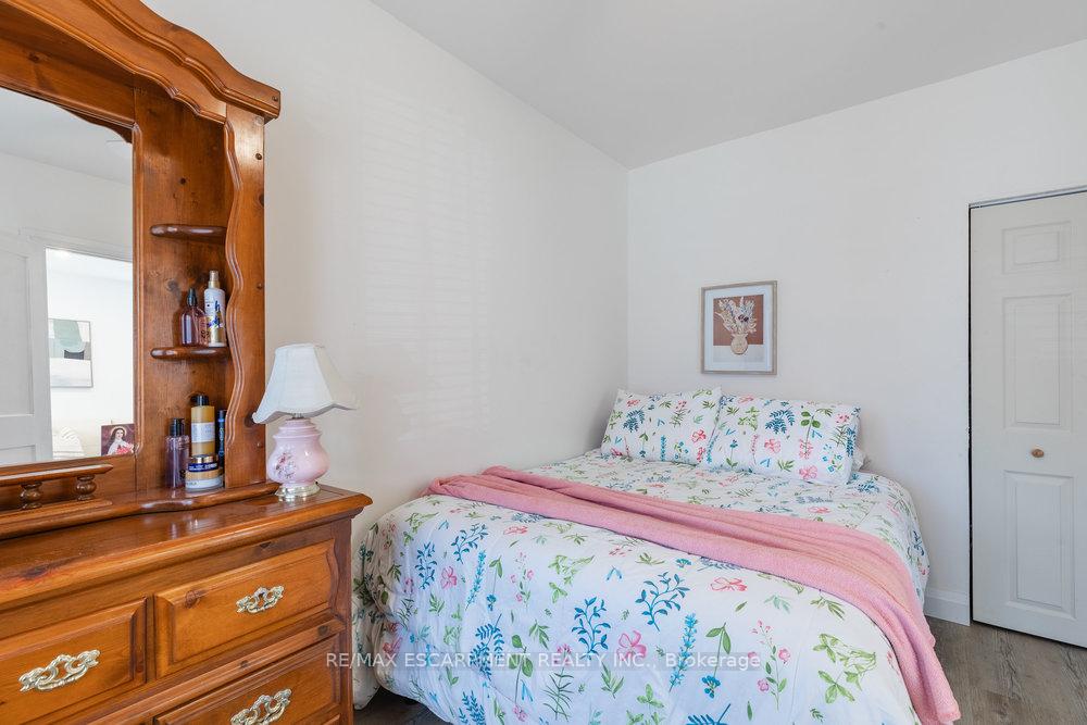 Photo 18 of 132 London Street N, Hamilton, Crown Point — HOMEH
