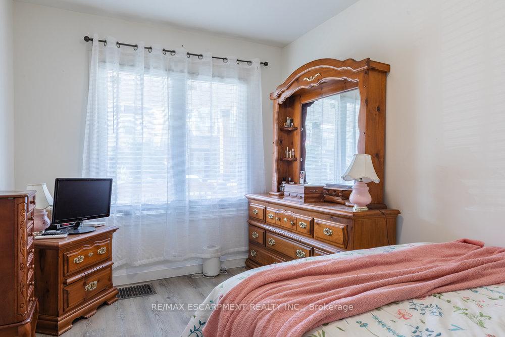 Photo 17 of 132 London Street N, Hamilton, Crown Point — HOMEH