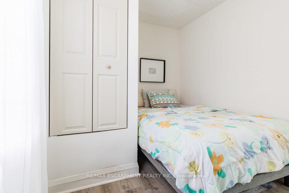 Photo 16 of 132 London Street N, Hamilton, Crown Point — HOMEH
