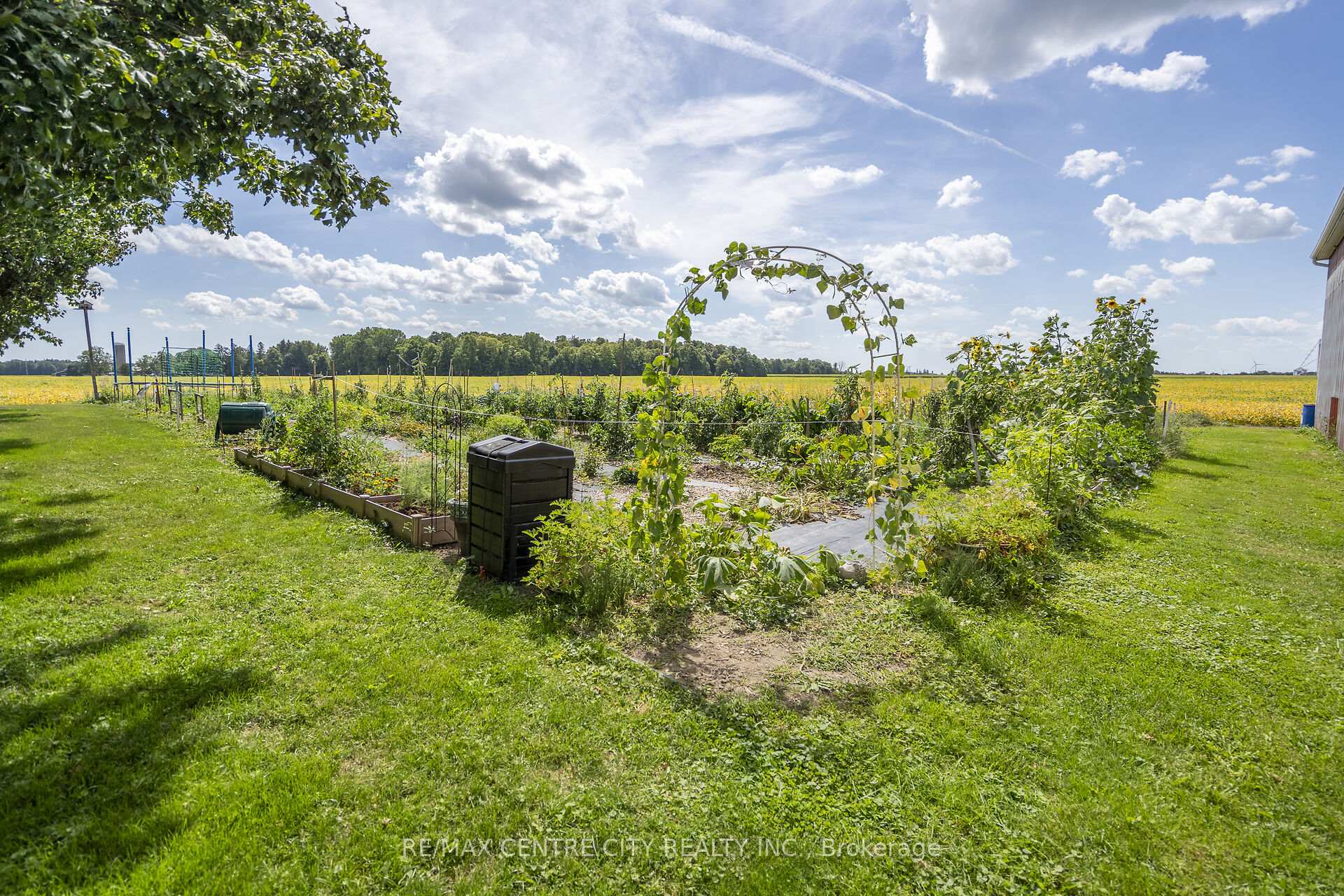 Photo 33 of 26523 Poplar Hill Road, North Middlesex, Parkhill — HOMEH