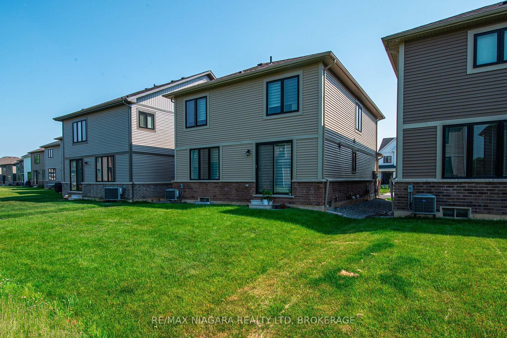 Photo 4 of 100 Blackbird Way, Hamilton, Mount Hope — HOMEH