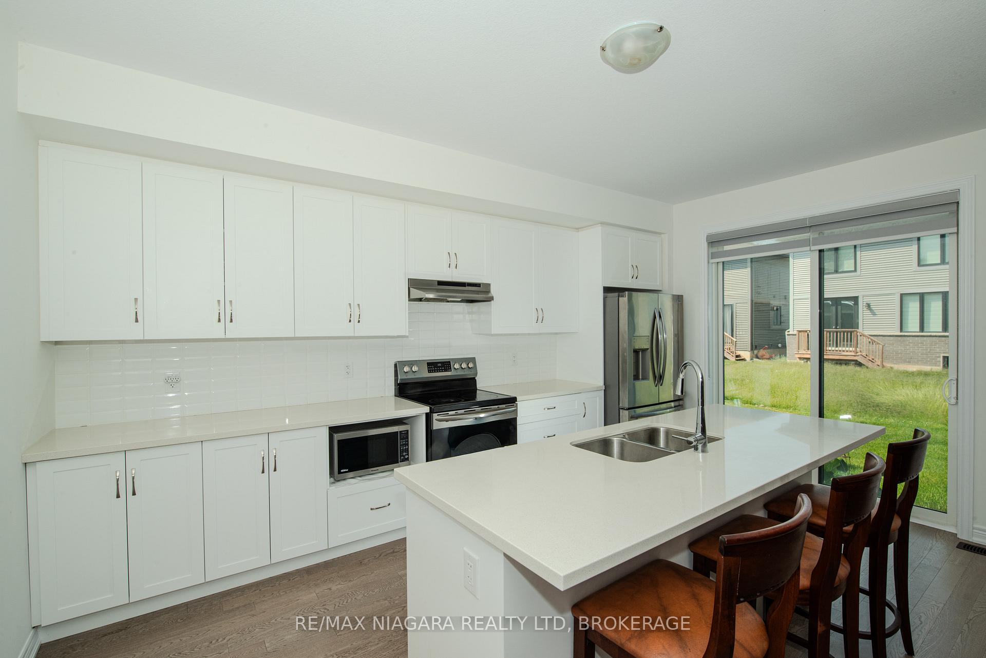 Photo 5 of 100 Blackbird Way, Hamilton, Mount Hope — HOMEH
