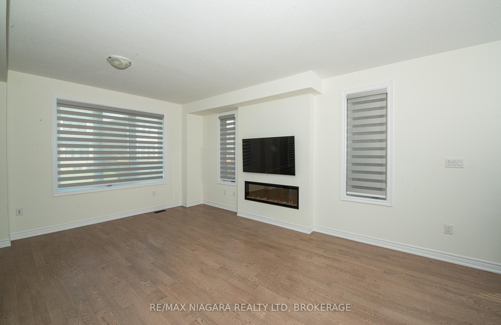 Photo 8 of 100 Blackbird Way, Hamilton, Mount Hope — HOMEH