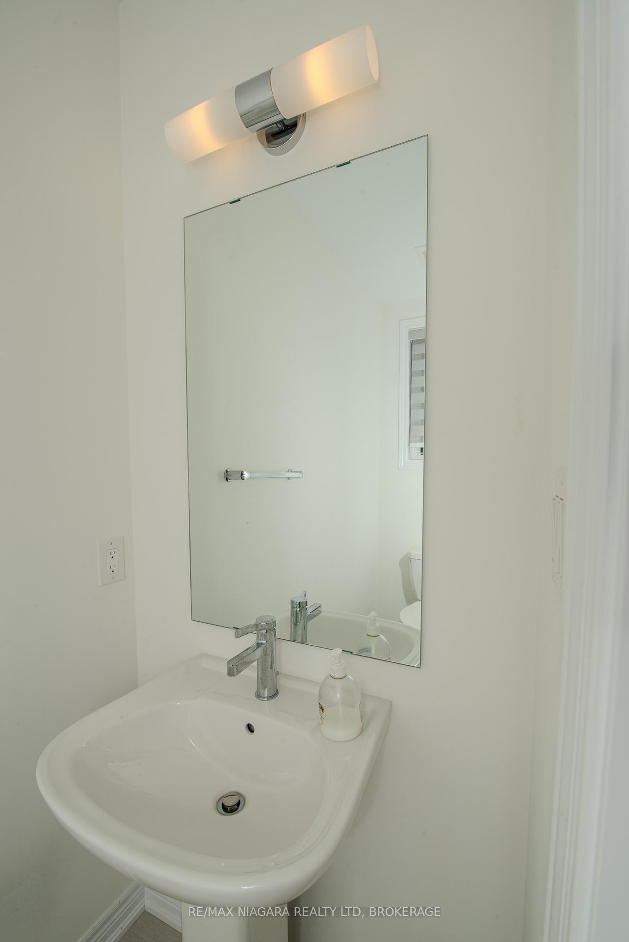 Photo 19 of 100 Blackbird Way, Hamilton, Mount Hope — HOMEH