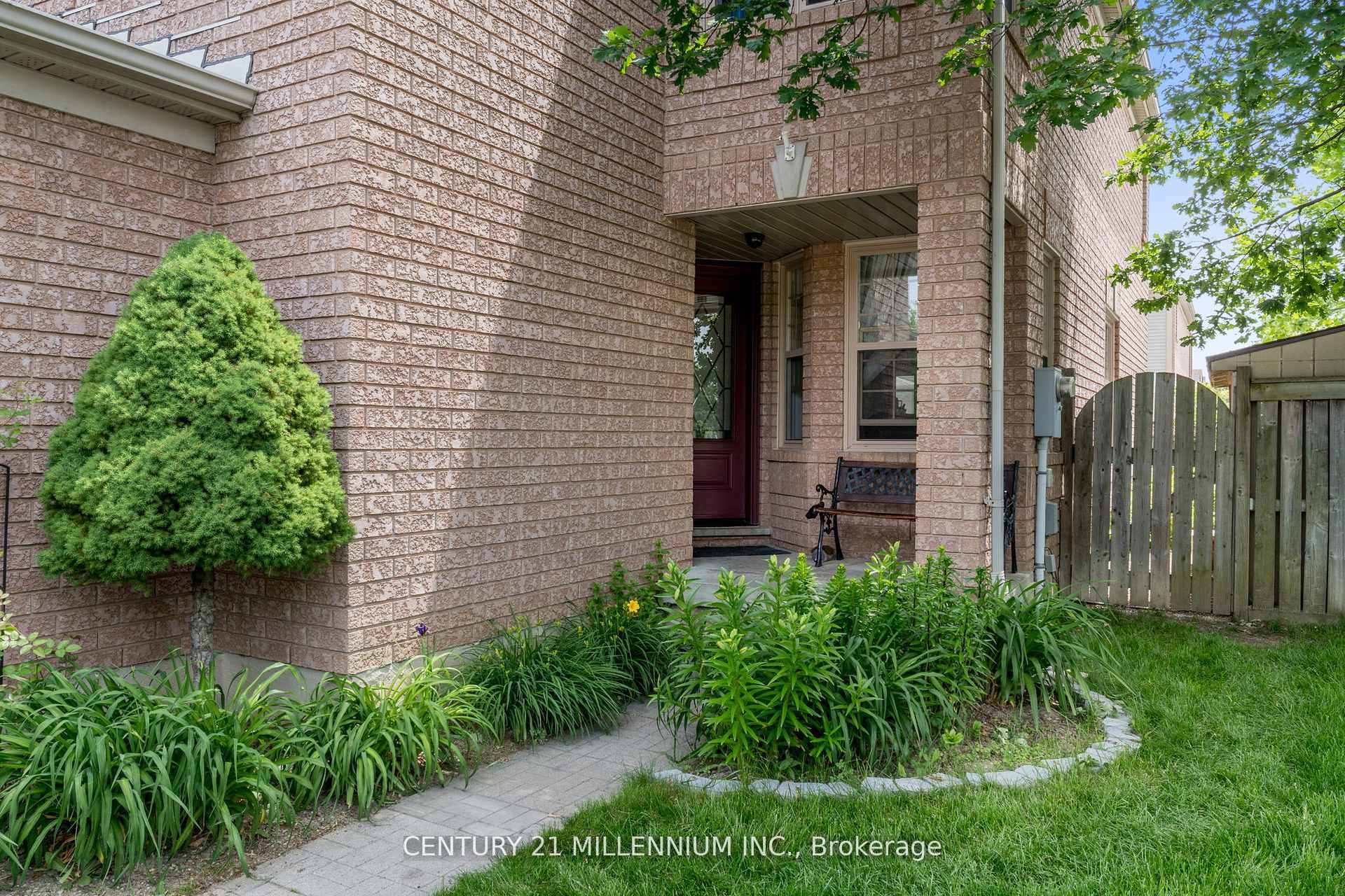 Photo 4 of 14 Forestgrove Circle, Brampton, Heart Lake East — HOMEH