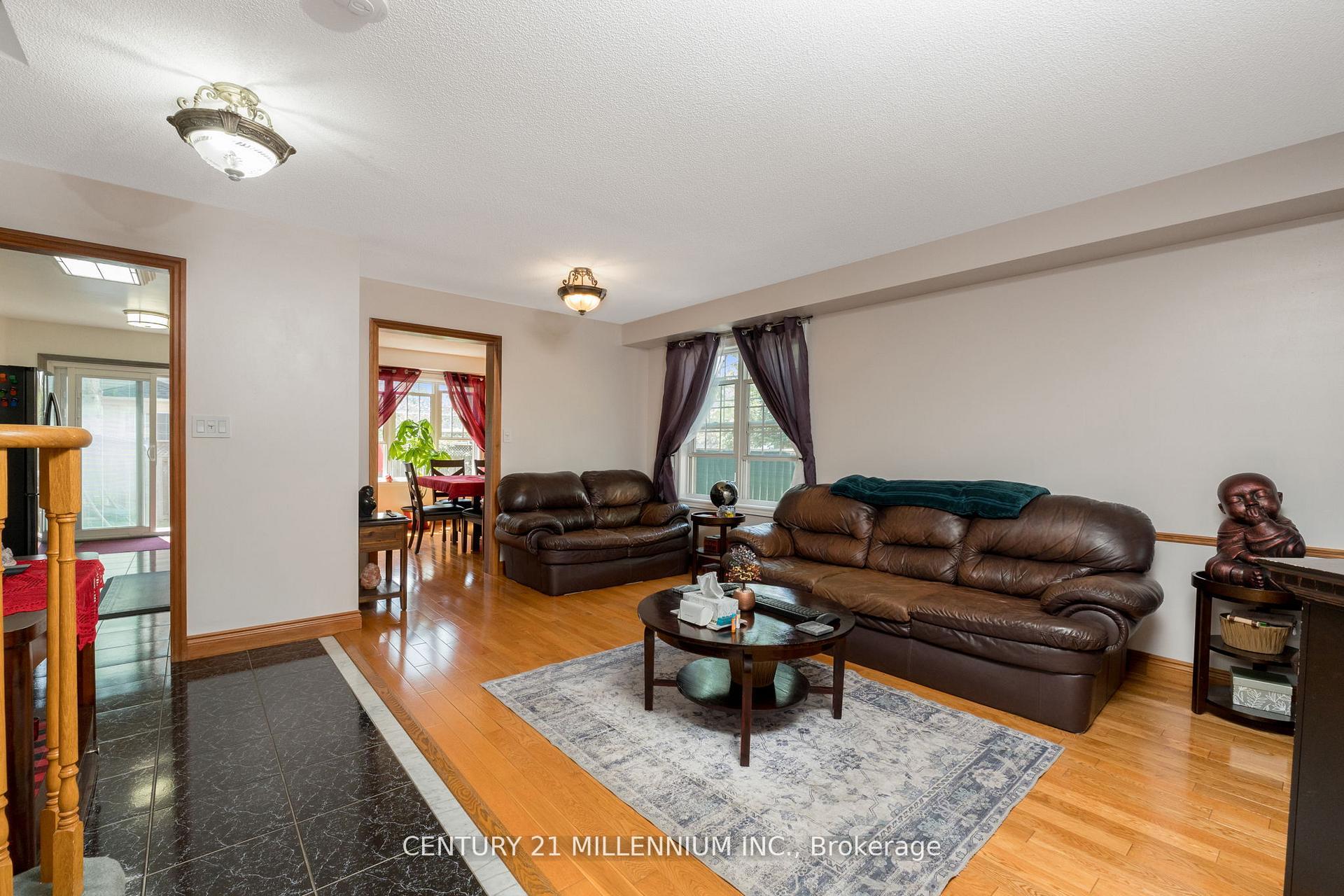 Photo 2 of 14 Forestgrove Circle, Brampton, Heart Lake East — HOMEH