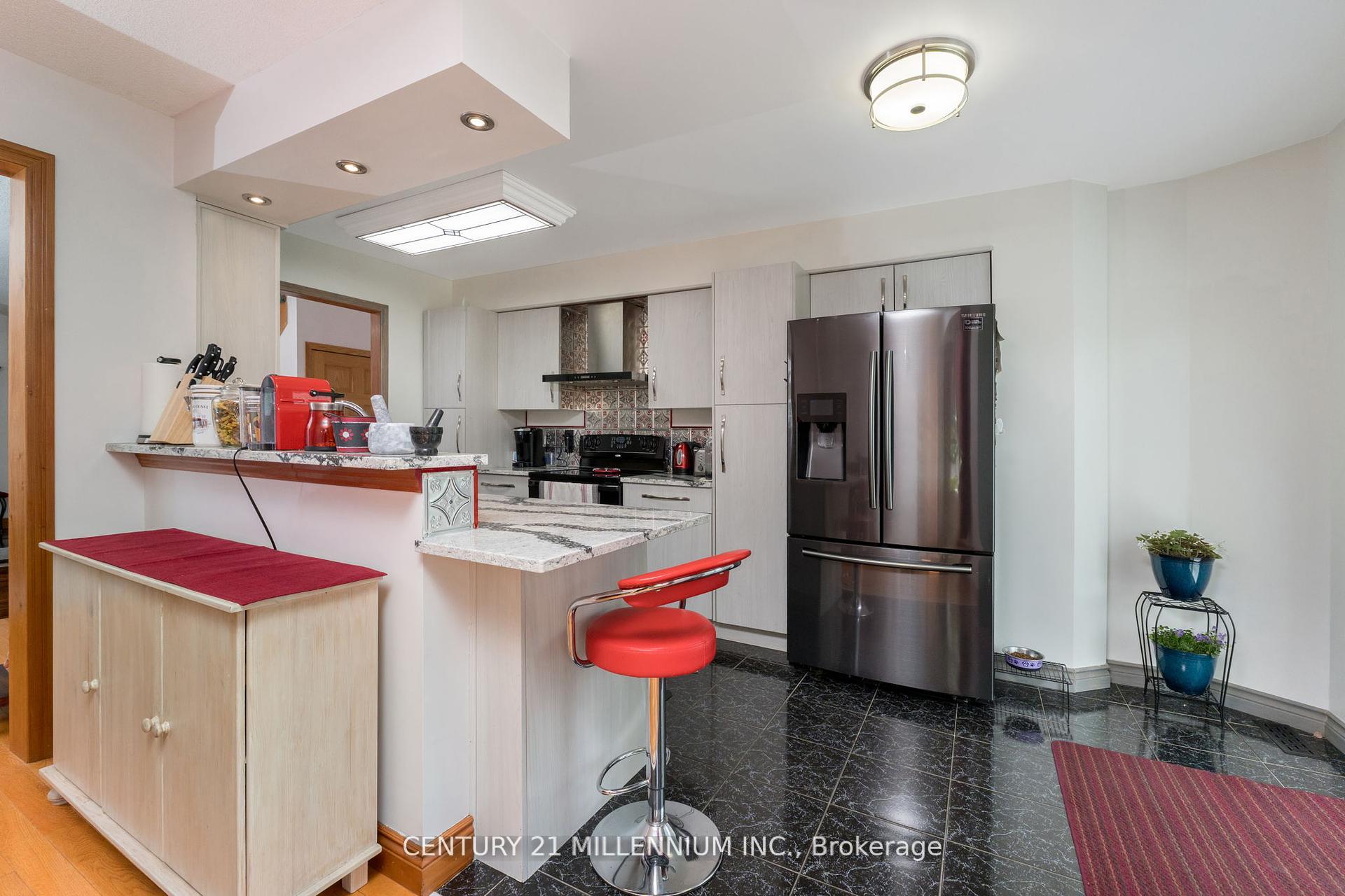 Photo 3 of 14 Forestgrove Circle, Brampton, Heart Lake East — HOMEH