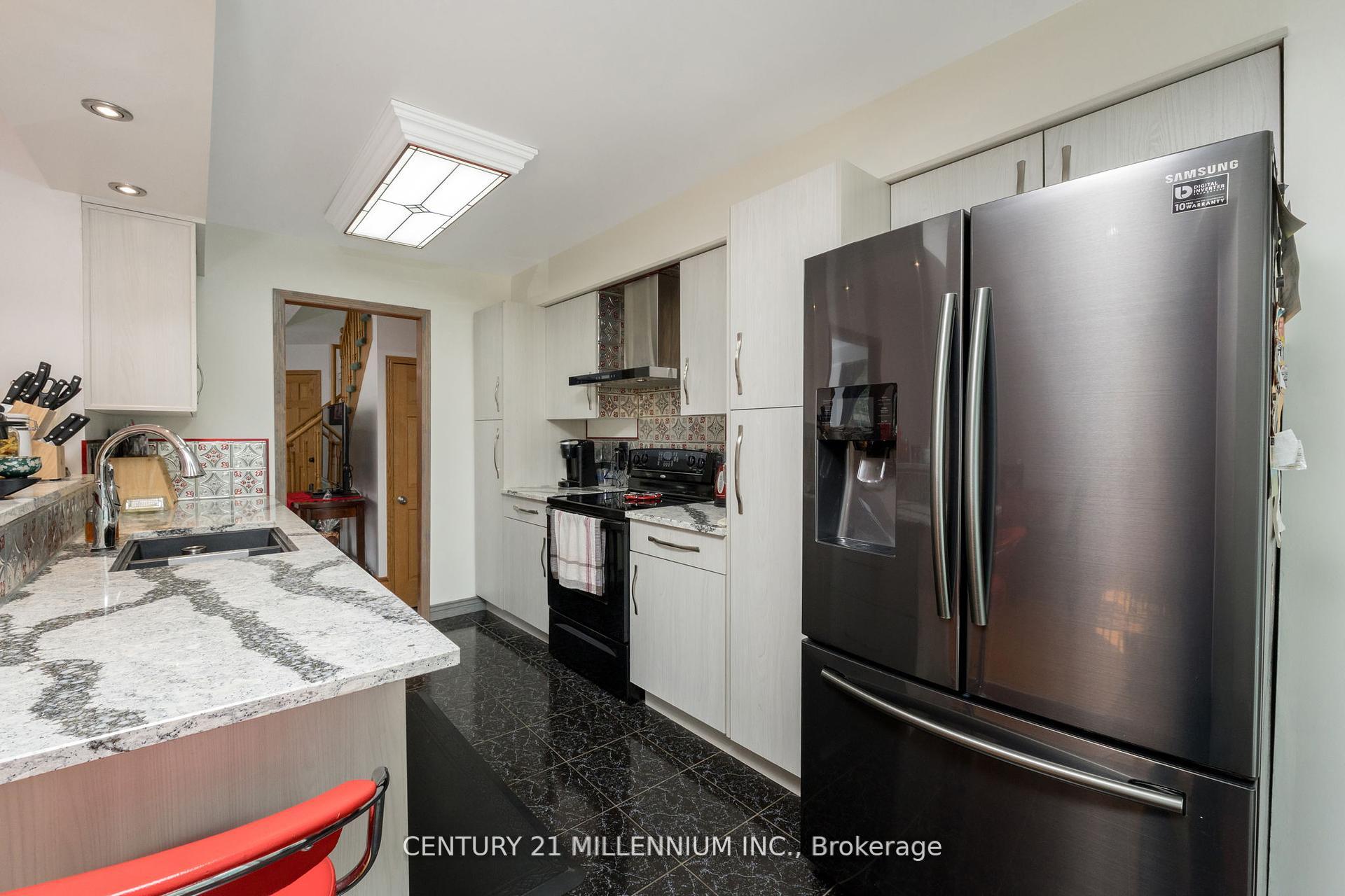 Photo 16 of 14 Forestgrove Circle, Brampton, Heart Lake East — HOMEH