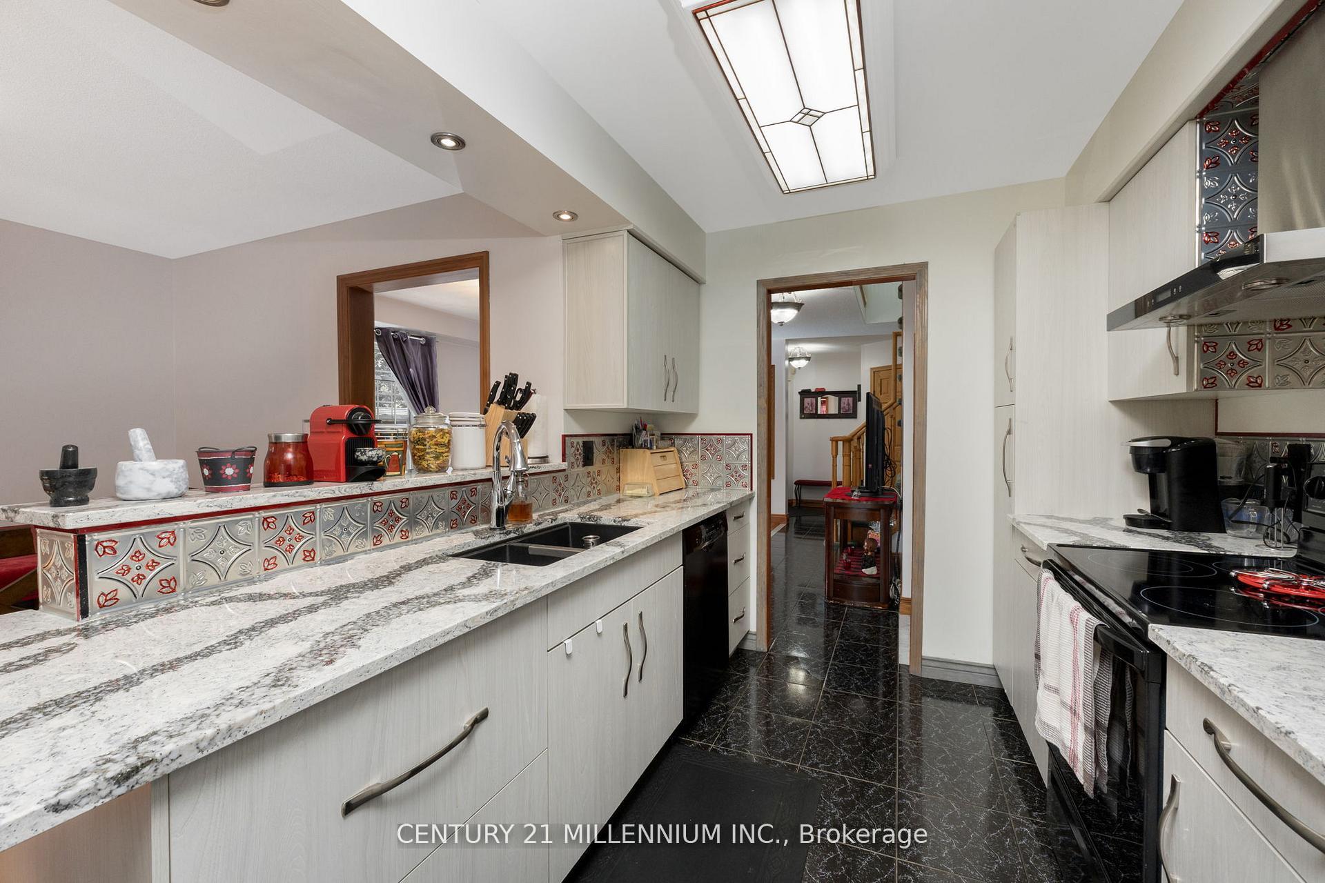 Photo 13 of 14 Forestgrove Circle, Brampton, Heart Lake East — HOMEH
