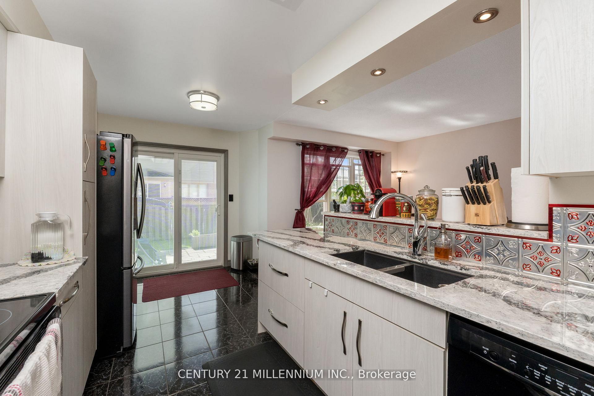 Photo 10 of 14 Forestgrove Circle, Brampton, Heart Lake East — HOMEH