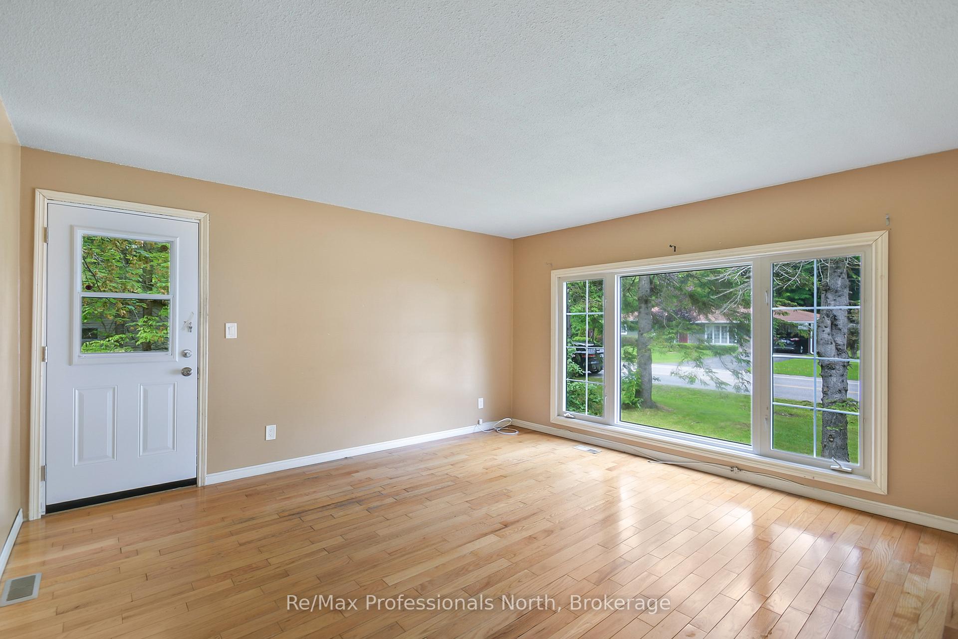 Photo 14 of 10 Wilshier Boulevard, Bracebridge, Macaulay — HOMEH