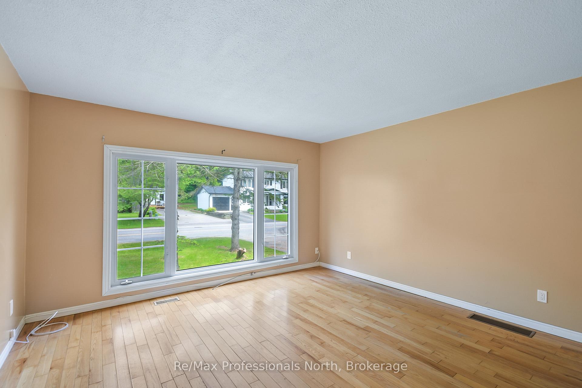 Photo 8 of 10 Wilshier Boulevard, Bracebridge, Macaulay — HOMEH