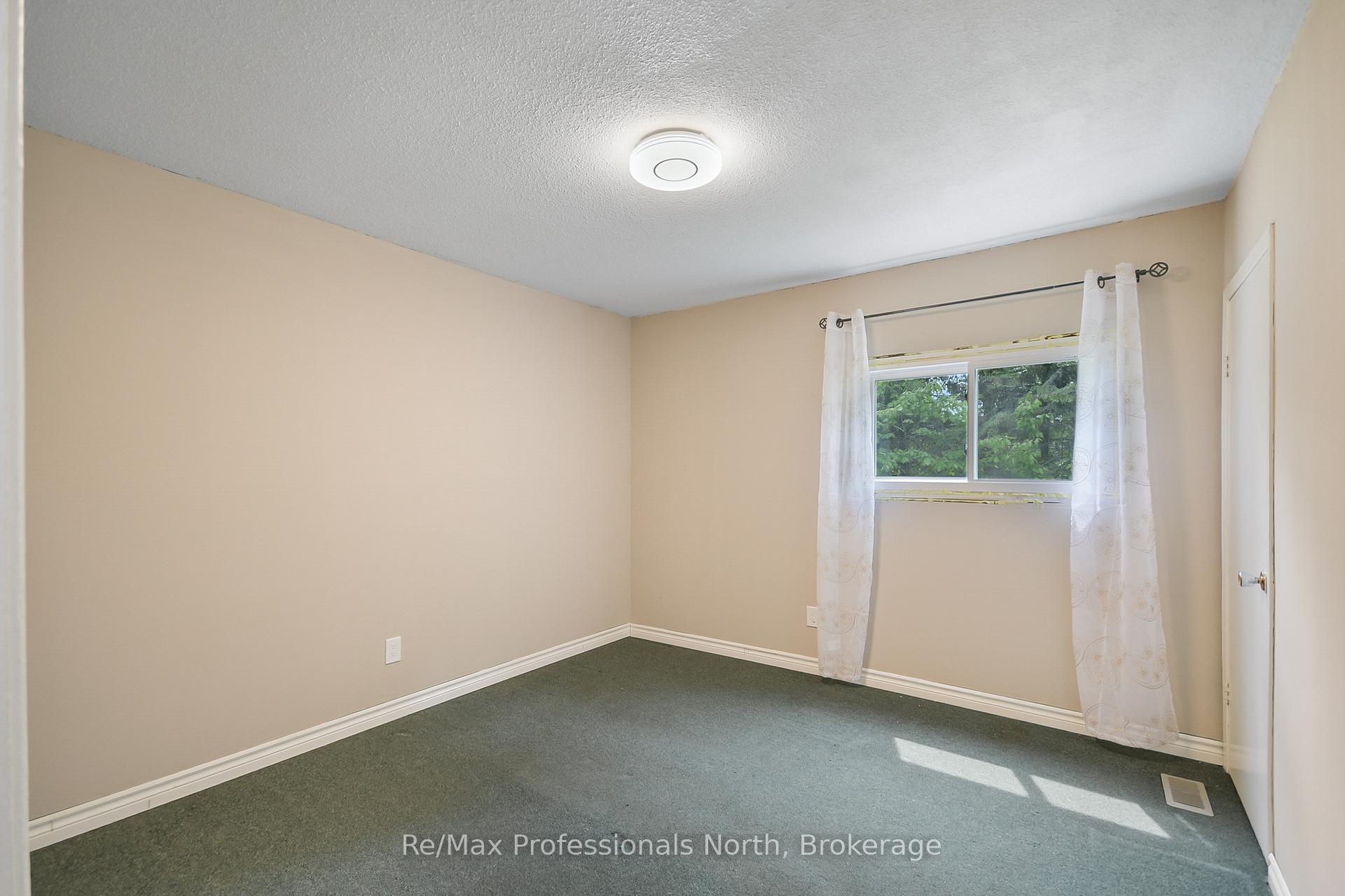 Photo 9 of 10 Wilshier Boulevard, Bracebridge, Macaulay — HOMEH
