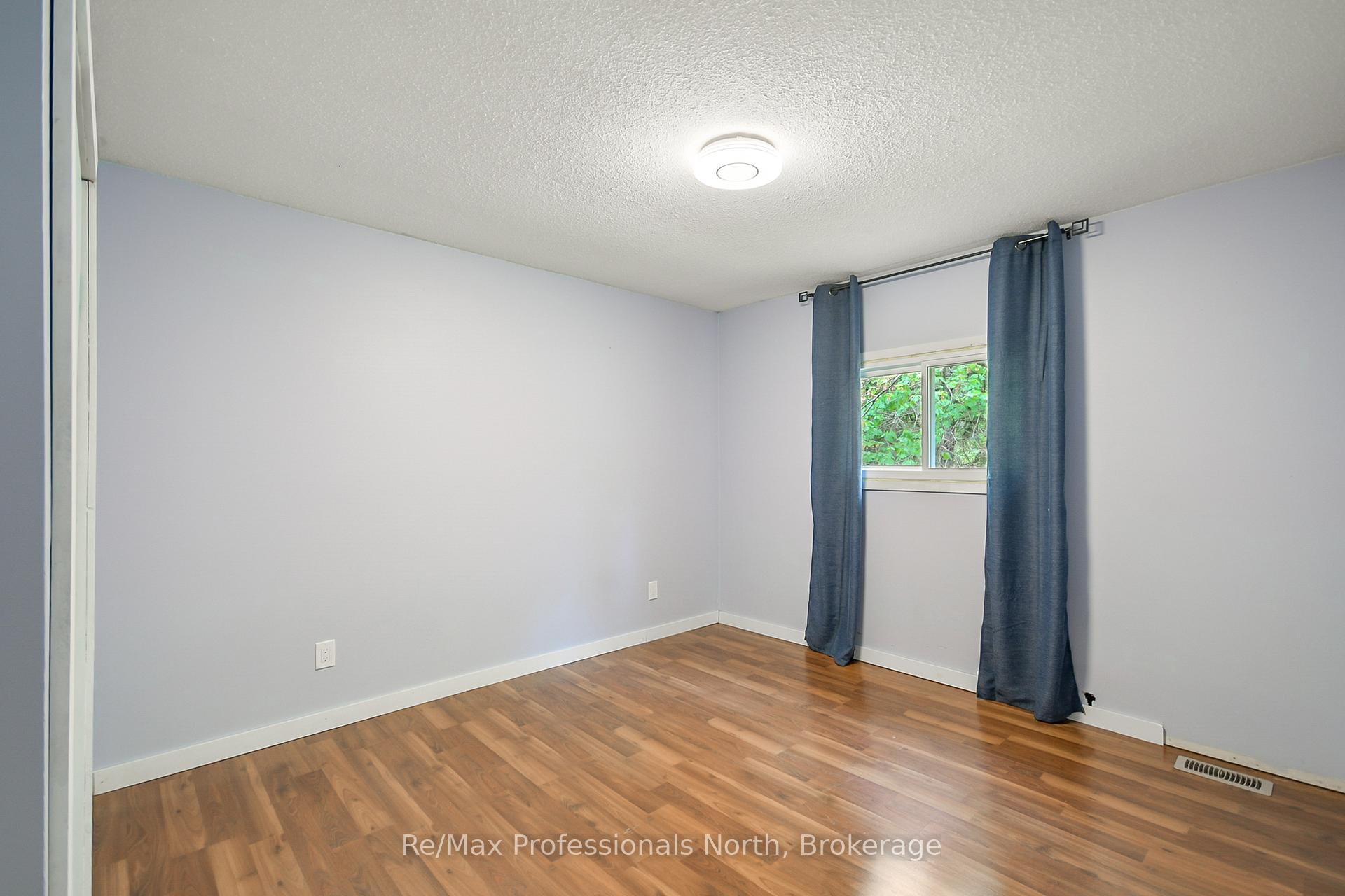 Photo 27 of 10 Wilshier Boulevard, Bracebridge, Macaulay — HOMEH