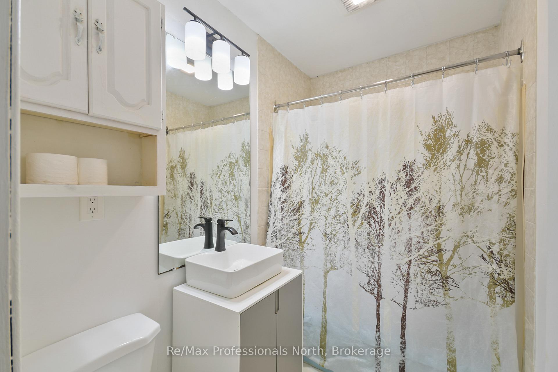 Photo 12 of 10 Wilshier Boulevard, Bracebridge, Macaulay — HOMEH