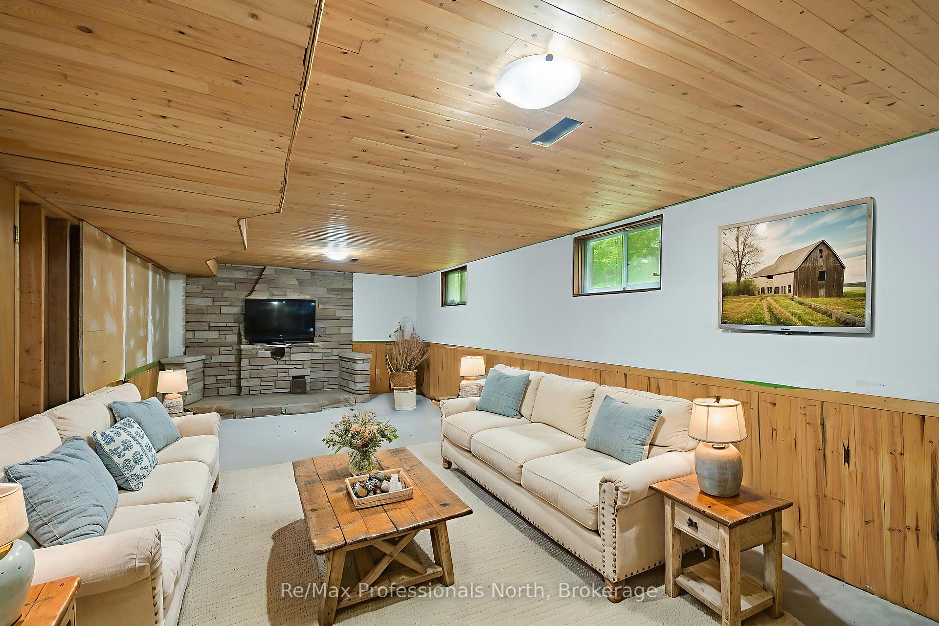 Photo 11 of 10 Wilshier Boulevard, Bracebridge, Macaulay — HOMEH