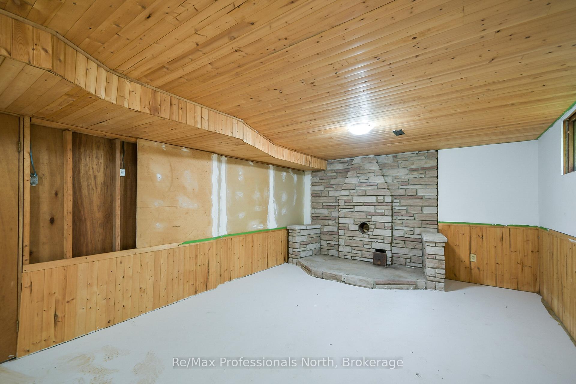 Photo 26 of 10 Wilshier Boulevard, Bracebridge, Macaulay — HOMEH