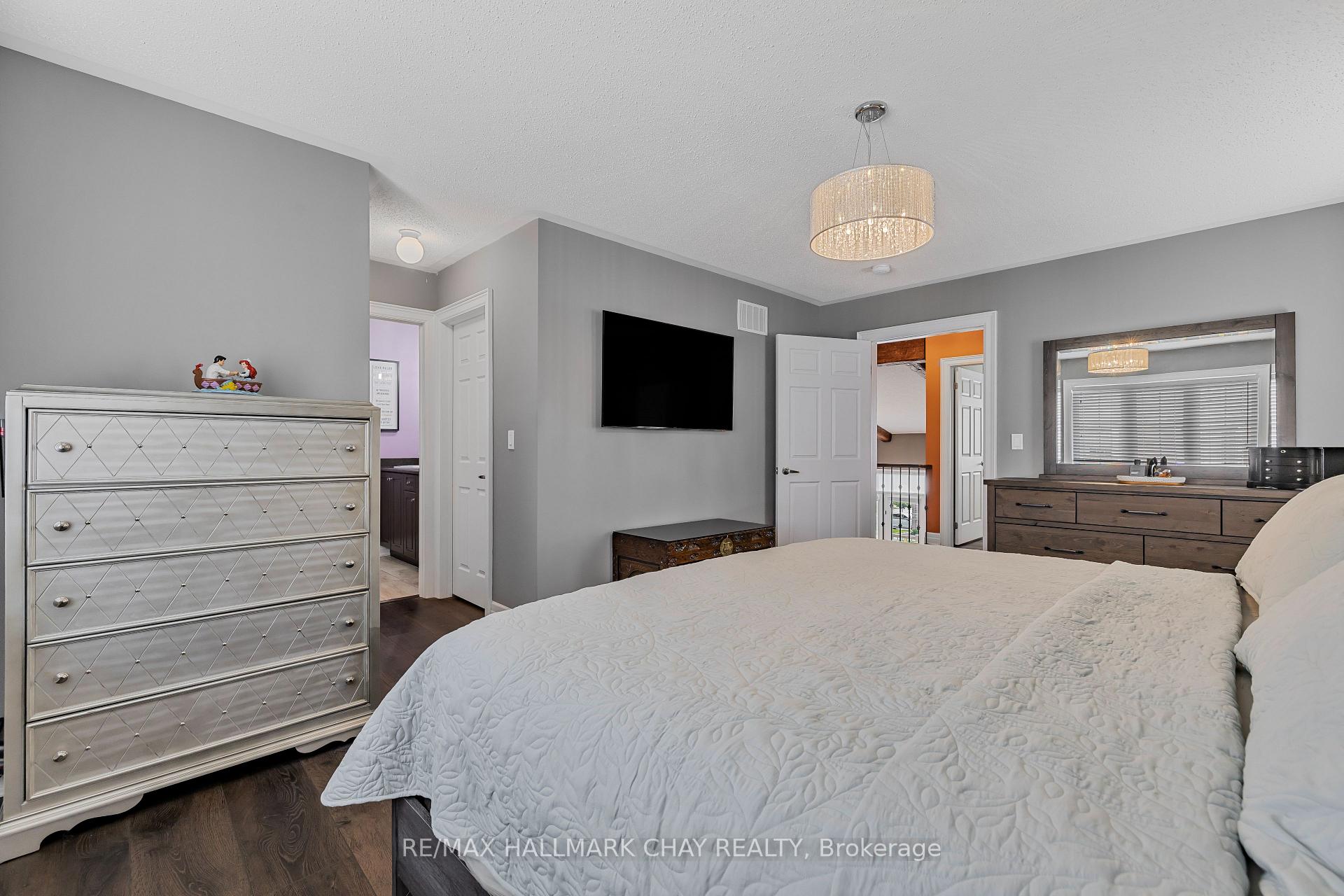 Photo 23 of 47 Kennedy Boulevard, New Tecumseth, Alliston — HOMEH