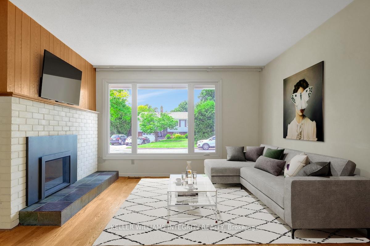 Photo 4 of 1895 Greenacre Crescent, Ottawa, Beacon Hill South — HOMEH