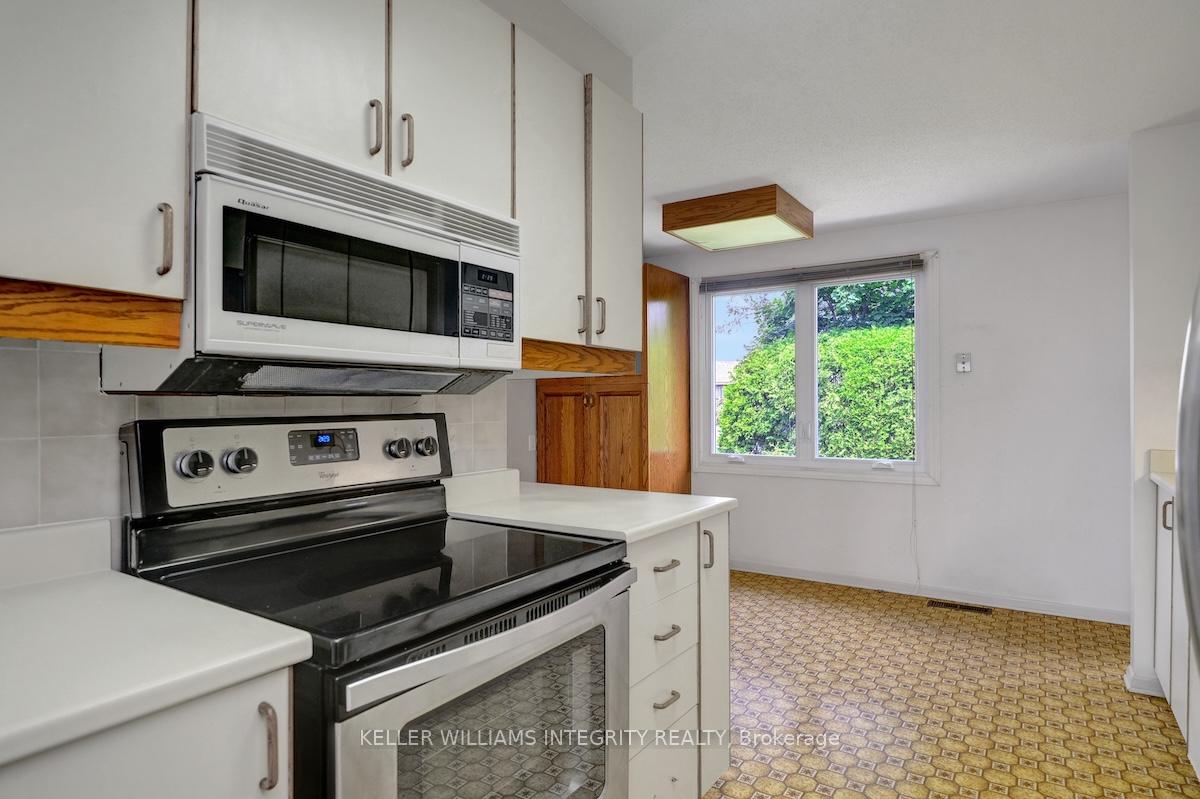 Photo 12 of 1895 Greenacre Crescent, Ottawa, Beacon Hill South — HOMEH