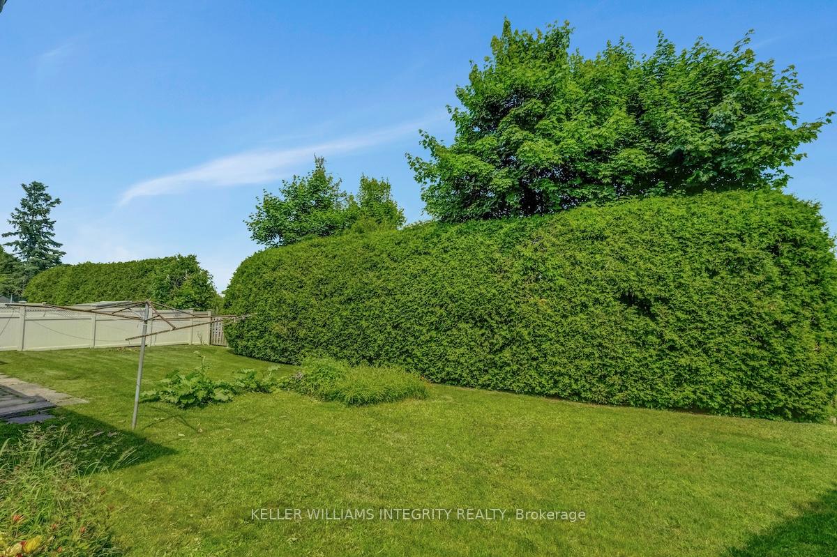 Photo 23 of 1895 Greenacre Crescent, Ottawa, Beacon Hill South — HOMEH