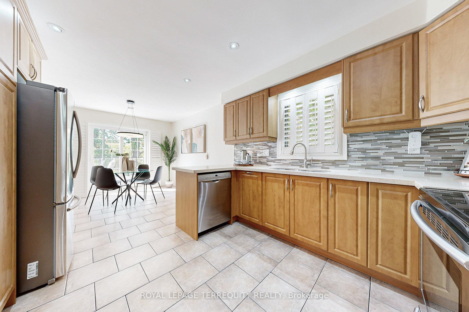 Photo 6 of 20 Woodcroft Lane, Vaughan, West Woodbridge — HOMEH
