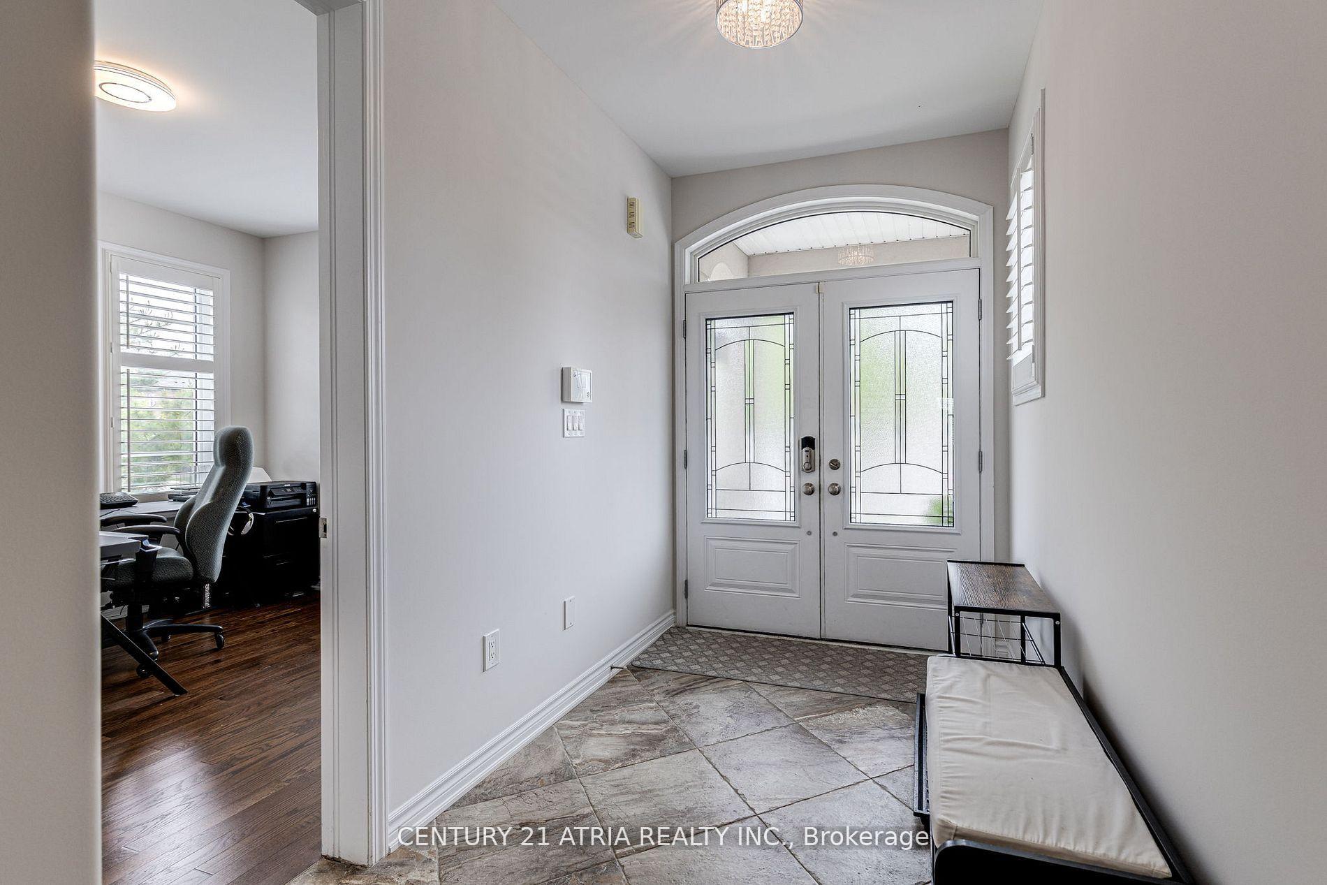 Photo 5 of 122 Degraaf Crescent, Aurora, Rural Aurora — HOMEH