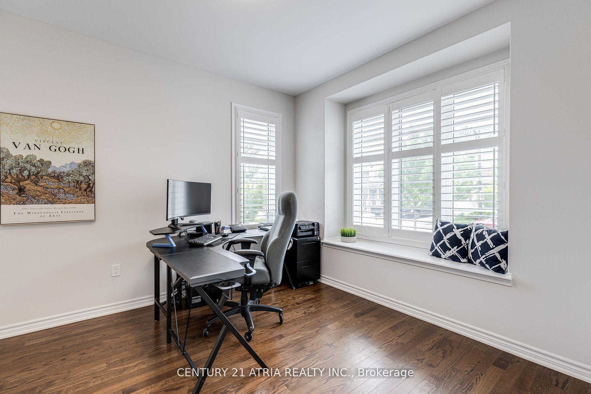 Photo 4 of 122 Degraaf Crescent, Aurora, Rural Aurora — HOMEH