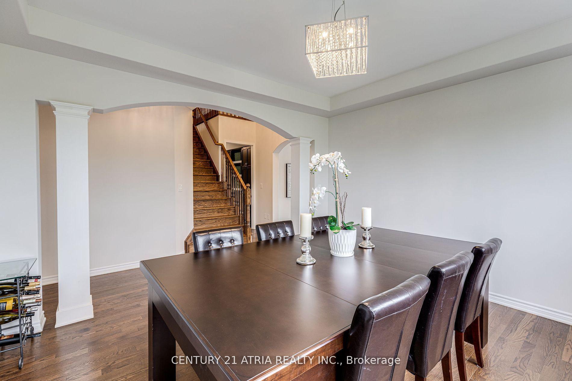Photo 9 of 122 Degraaf Crescent, Aurora, Rural Aurora — HOMEH