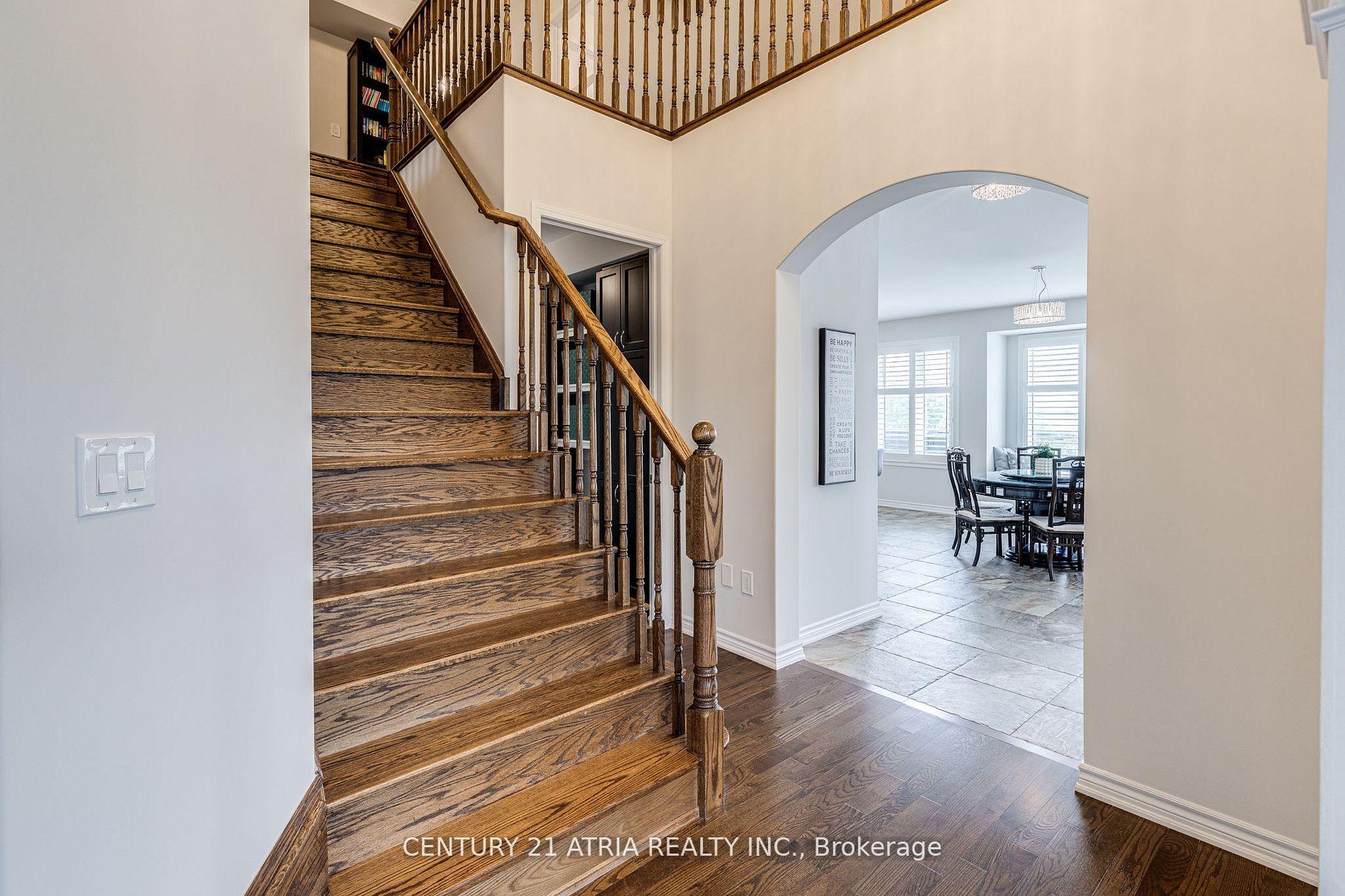 Photo 3 of 122 Degraaf Crescent, Aurora, Rural Aurora — HOMEH