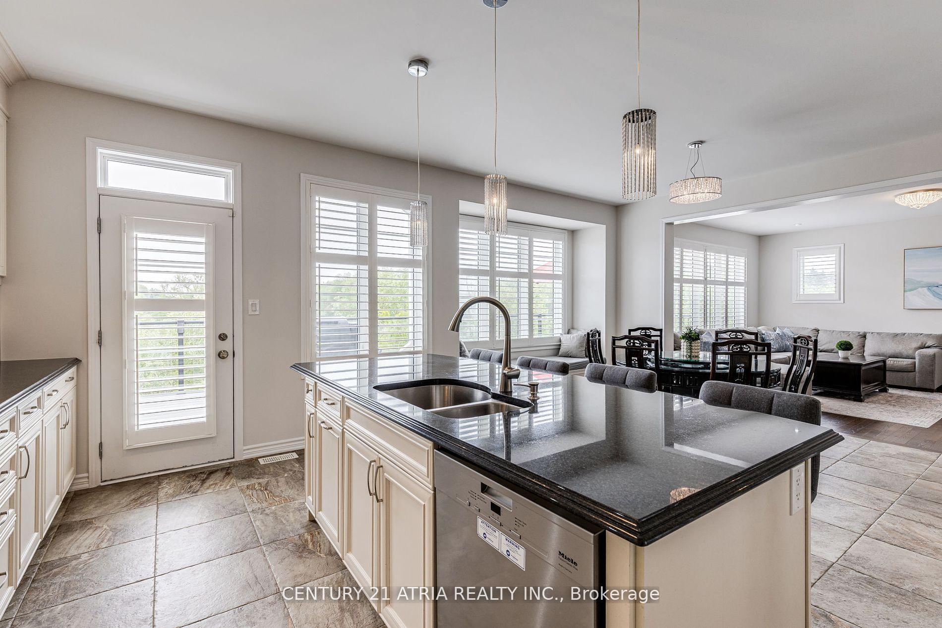 Photo 27 of 122 Degraaf Crescent, Aurora, Rural Aurora — HOMEH