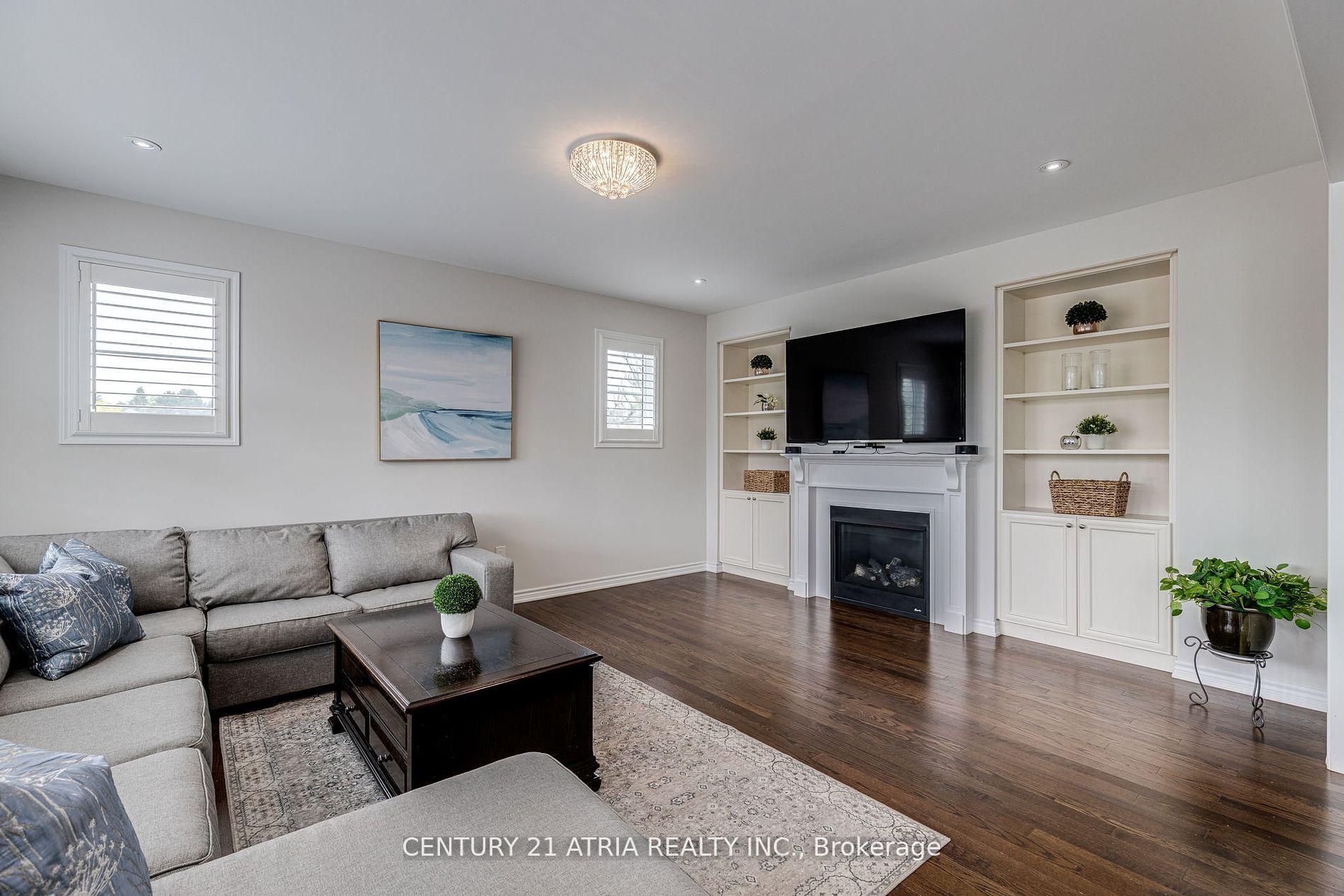 Photo 8 of 122 Degraaf Crescent, Aurora, Rural Aurora — HOMEH