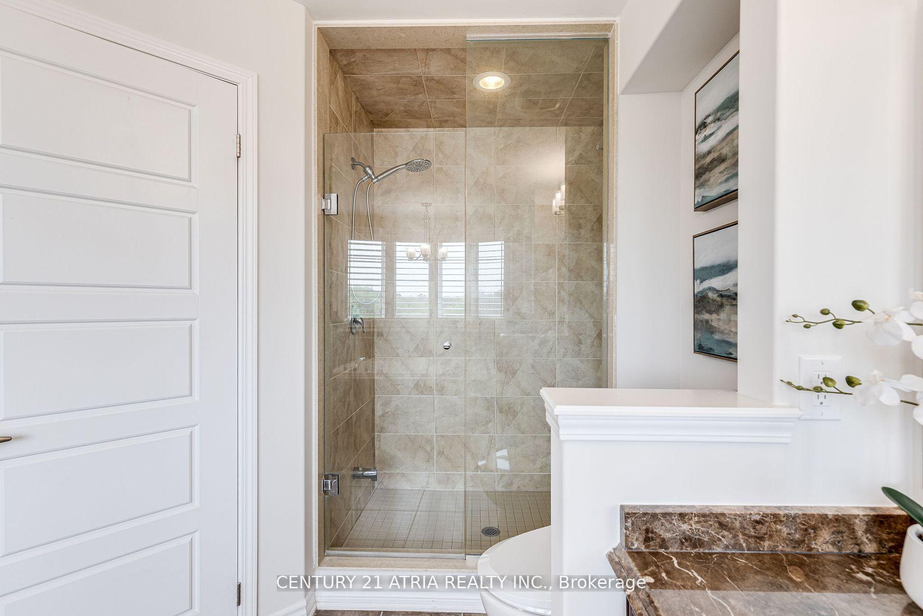 Photo 6 of 122 Degraaf Crescent, Aurora, Rural Aurora — HOMEH