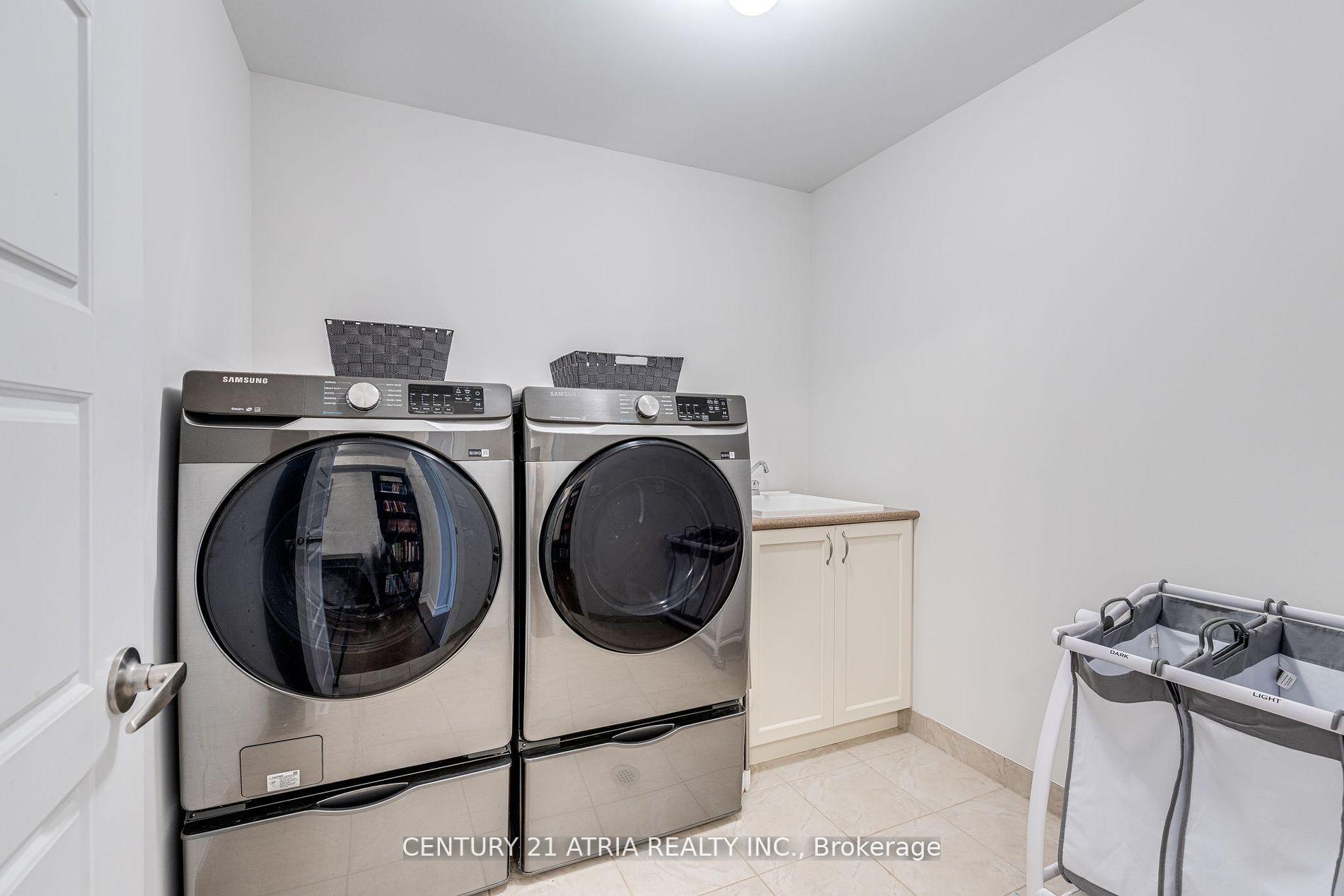Photo 16 of 122 Degraaf Crescent, Aurora, Rural Aurora — HOMEH